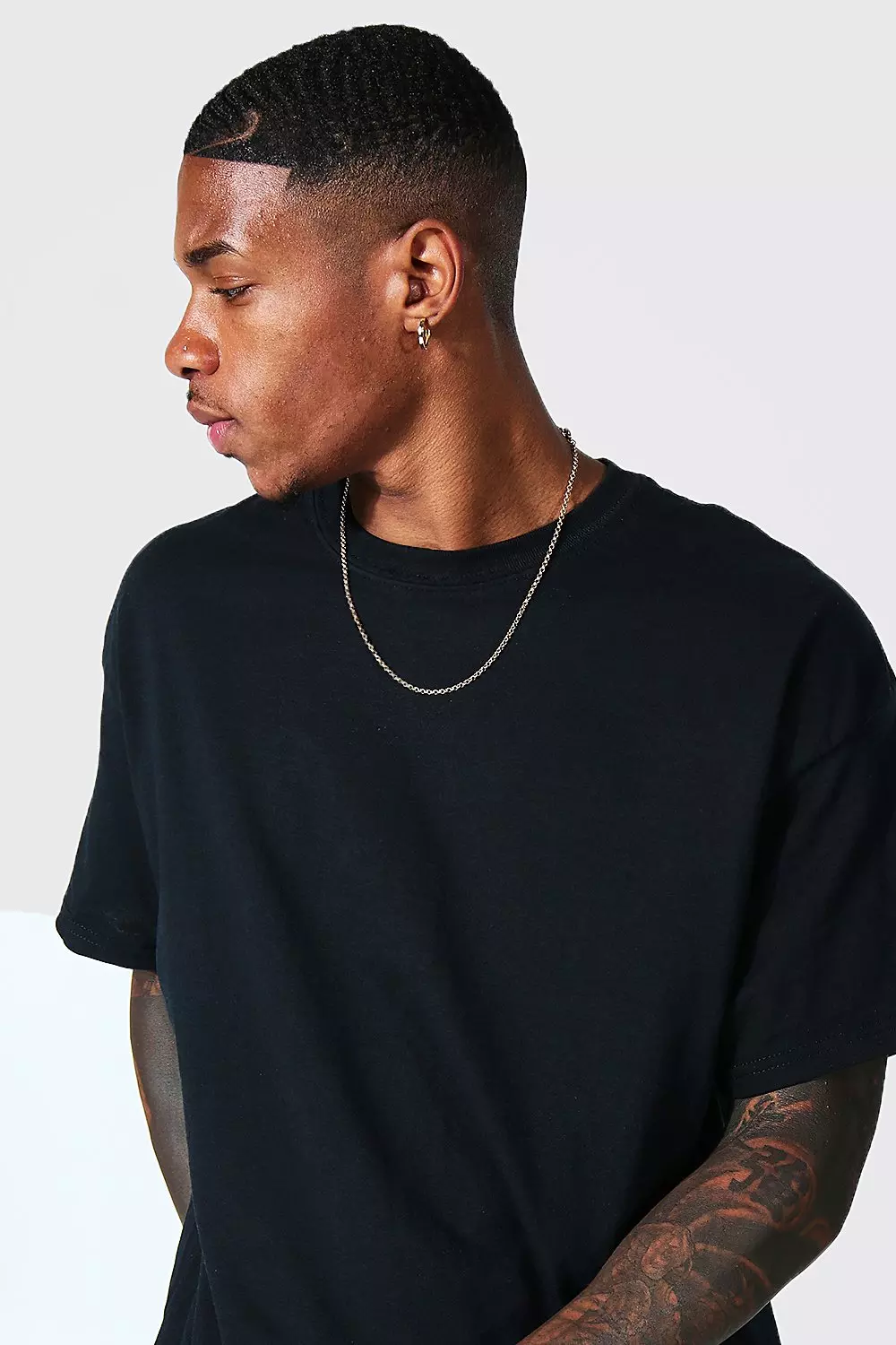 ◆ boohoo ◆オーバーサイズ Virtues グラフィック Tシャツ Oversized Virtues Graphic T-shirt | boohooMAN USA