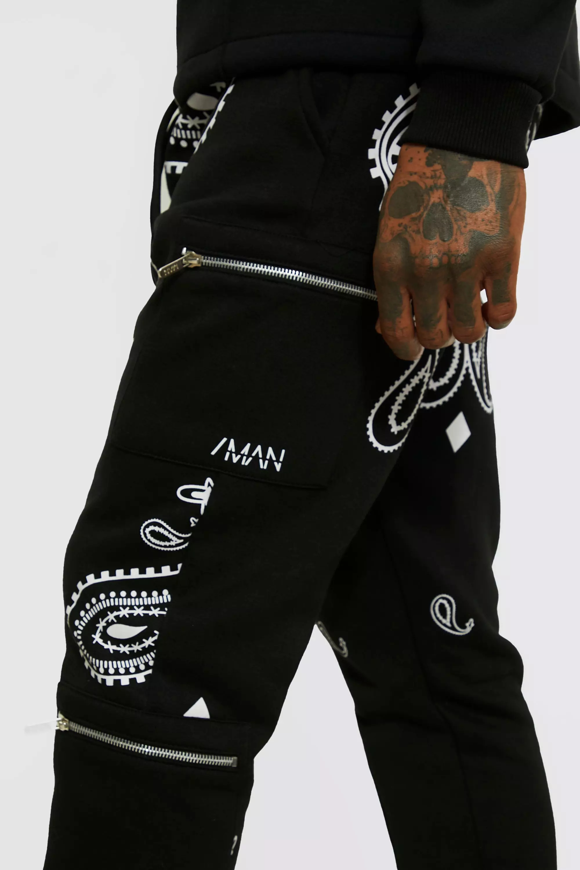 Man Largescale Bandana Print Cargo Jogger boohooMAN AU
