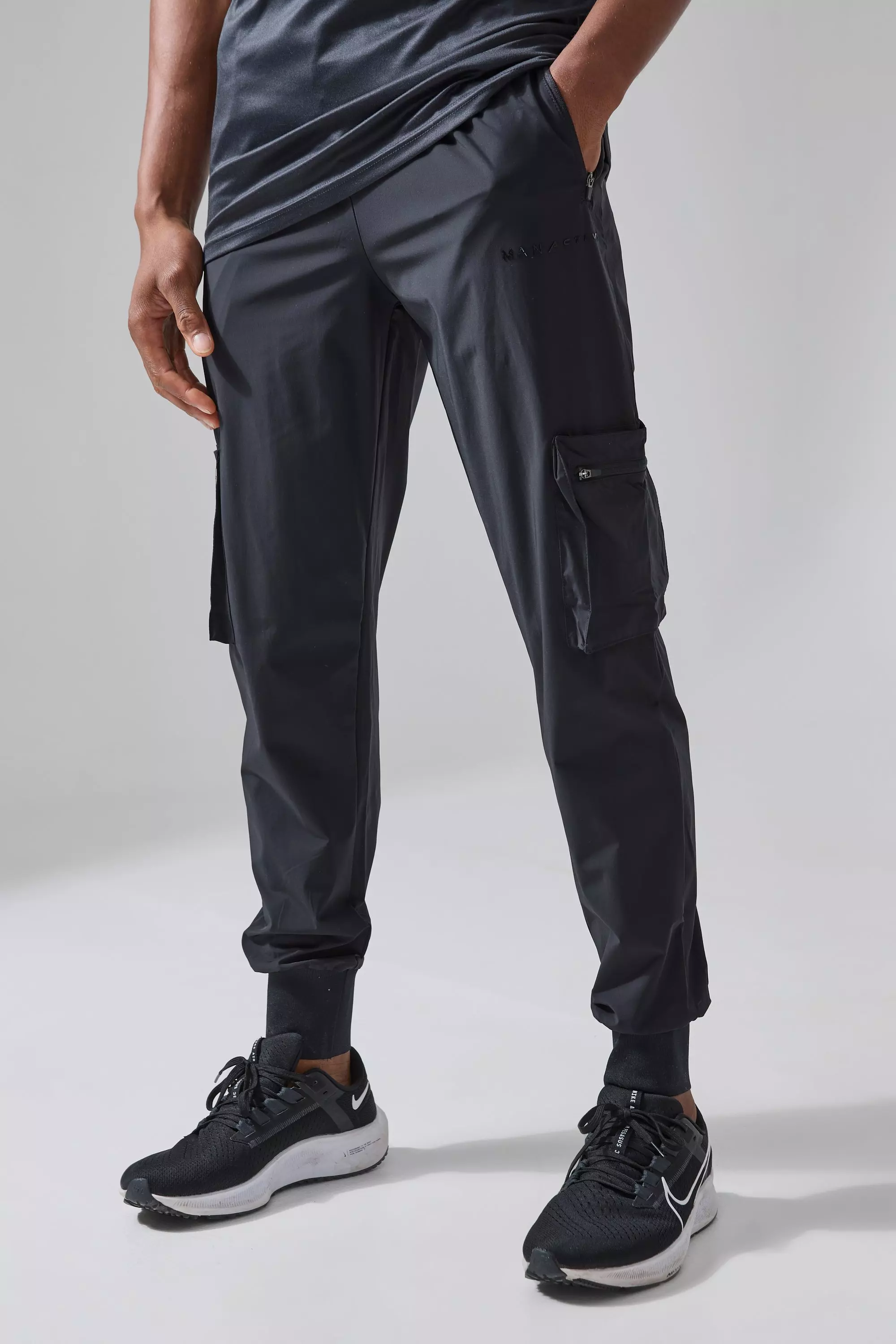 Man Active Gym Deep Rib Tech Tapered Cargo Pant Black