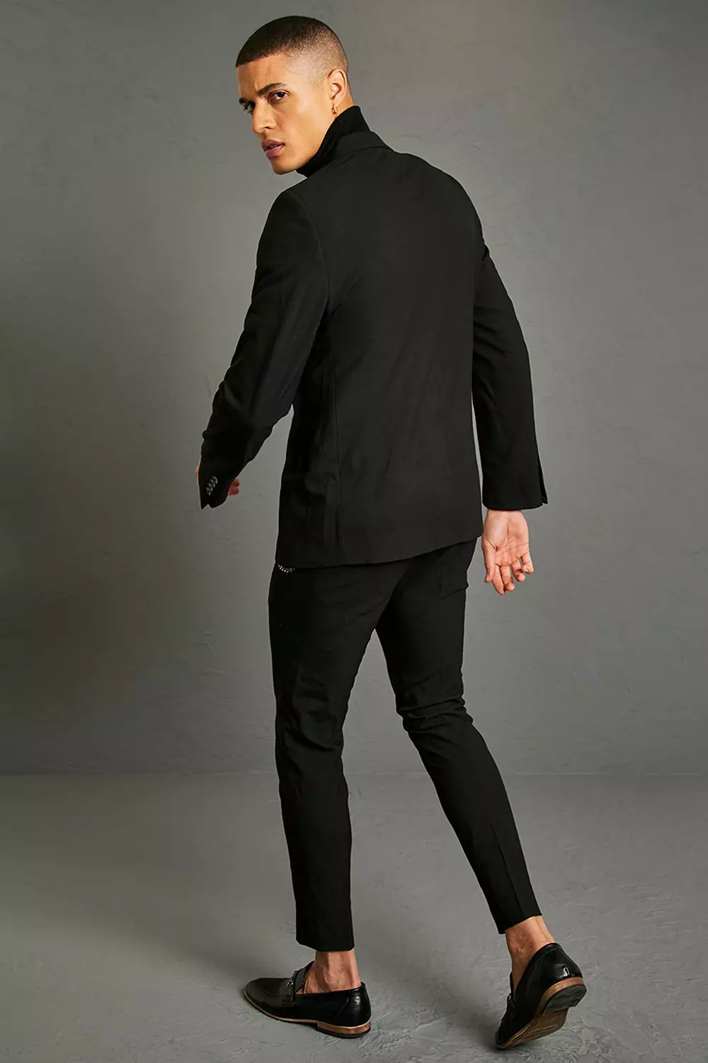 Zweireihige schwarze Annzugjacke, Black alternatives Bild