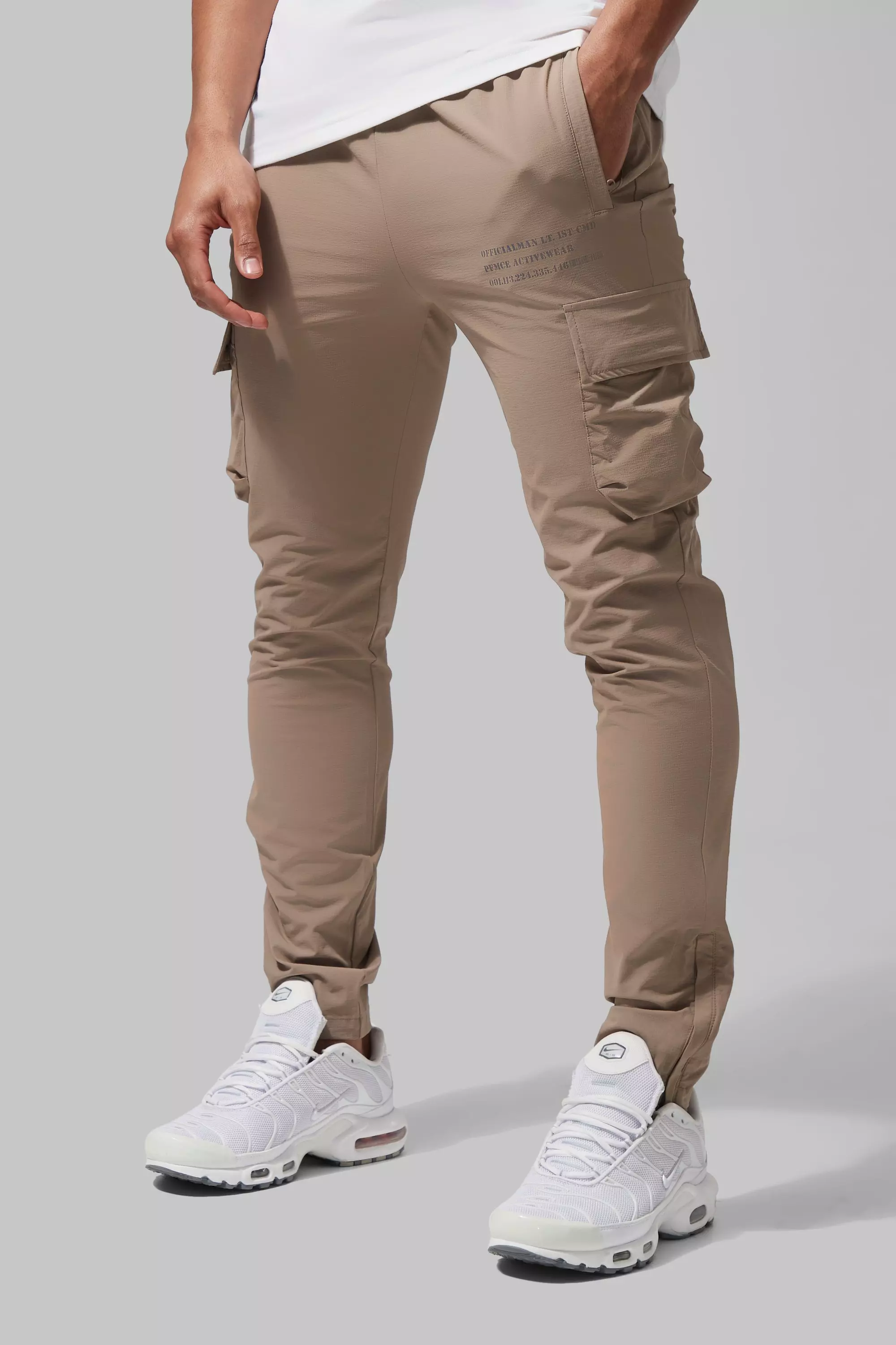 Man Active Gym Technical Tapered Cargo Sweatpants Beige