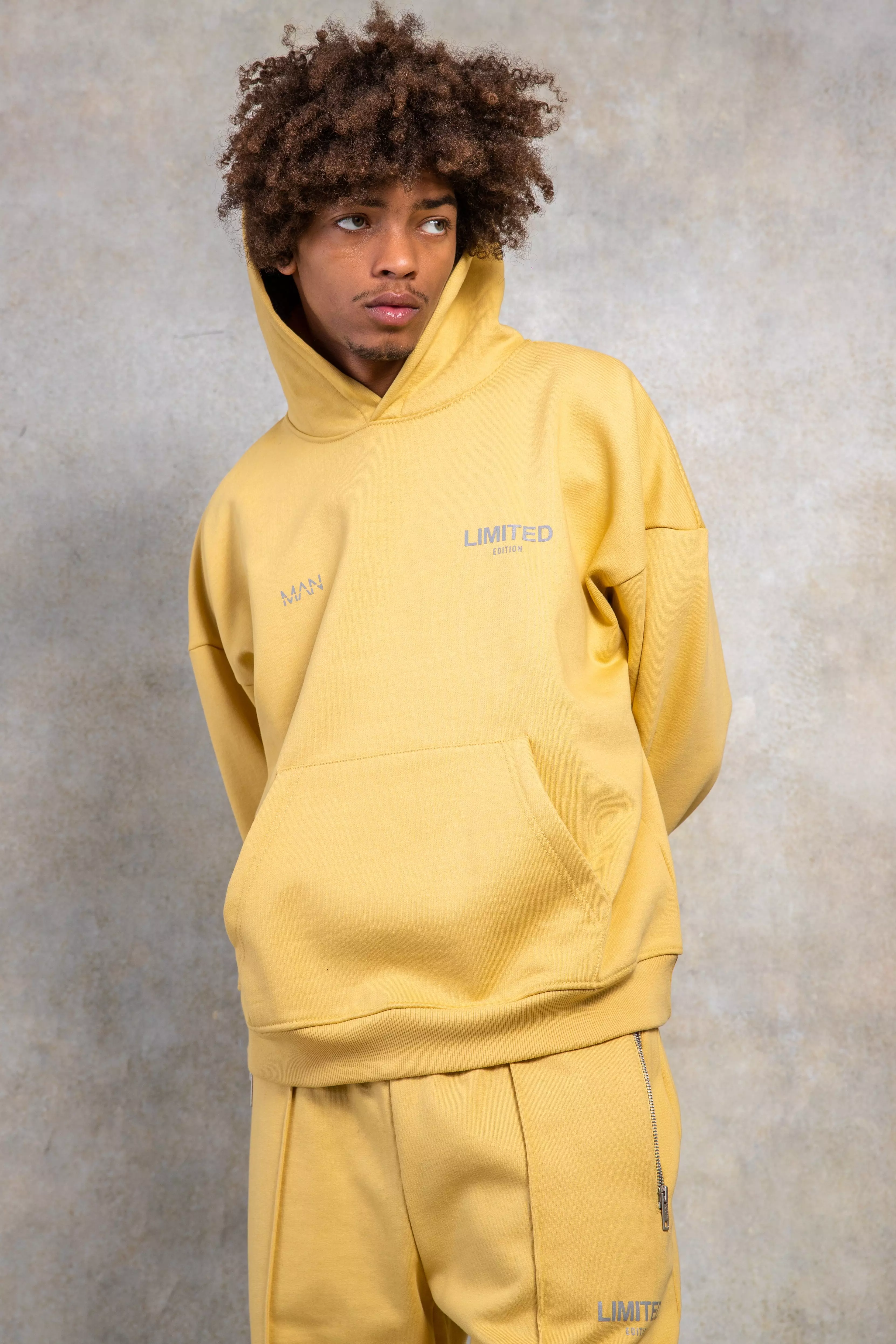 Oversized Limited Heavyweight Hoodie boohooMAN