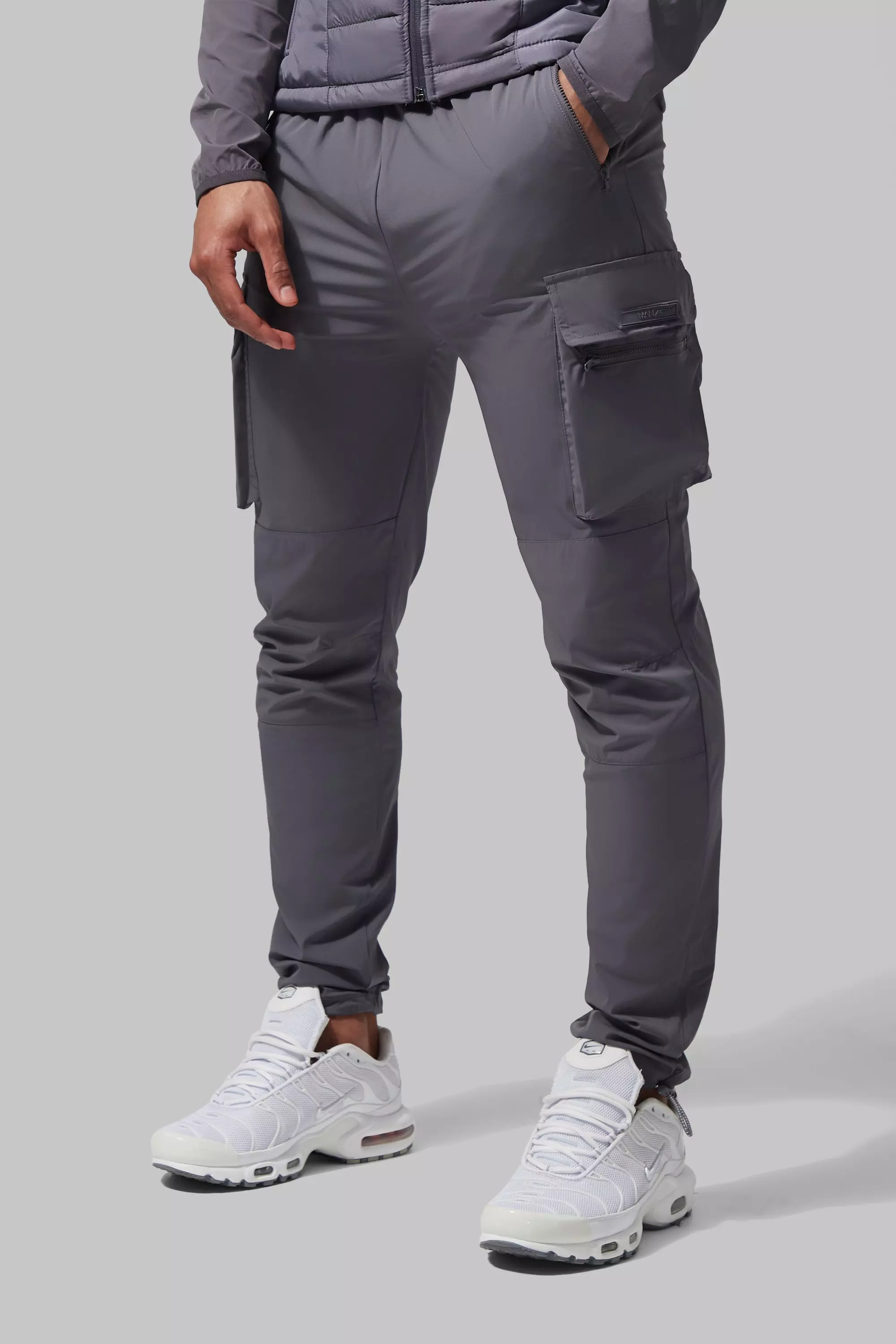 Man Active Lightweight Tapered Cargo Sweatpants Charcoal