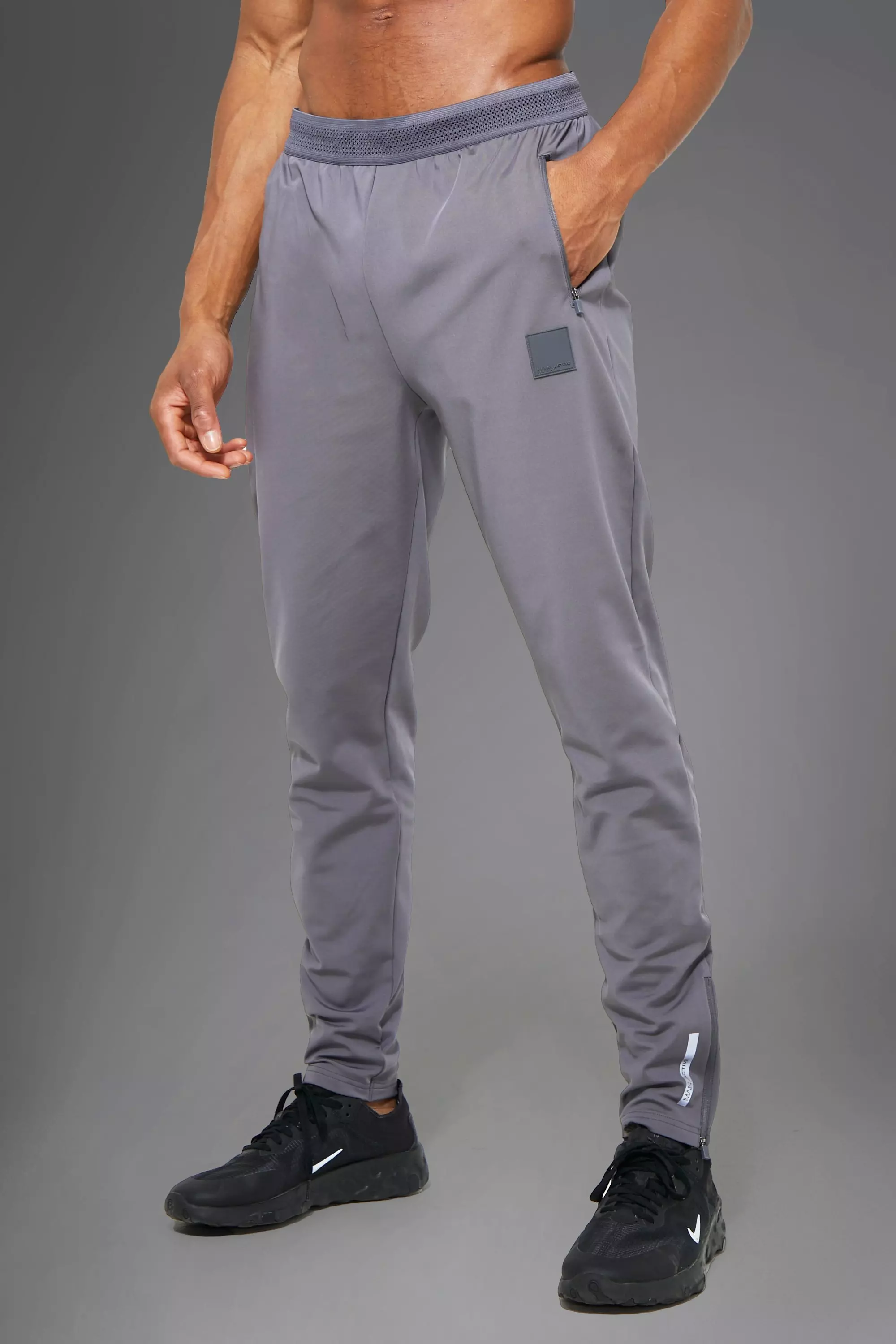 Man Active Tapered Performance Sweatpants Charcoal