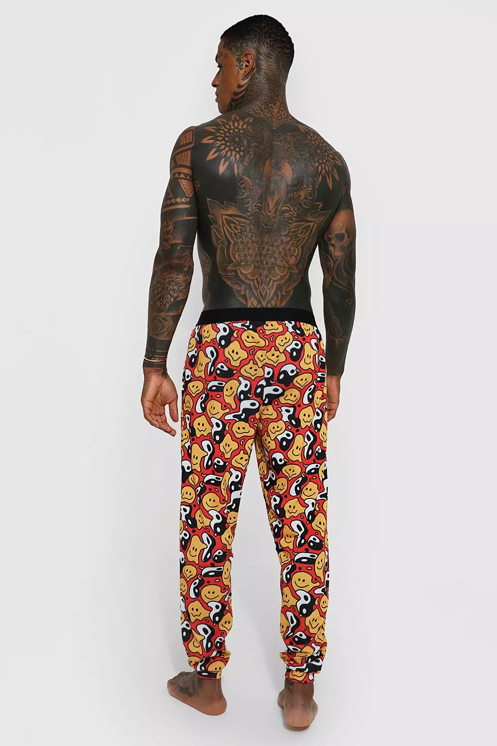 Pantalon de loungewear a imprime yin yang et smiley boohooMAN FR