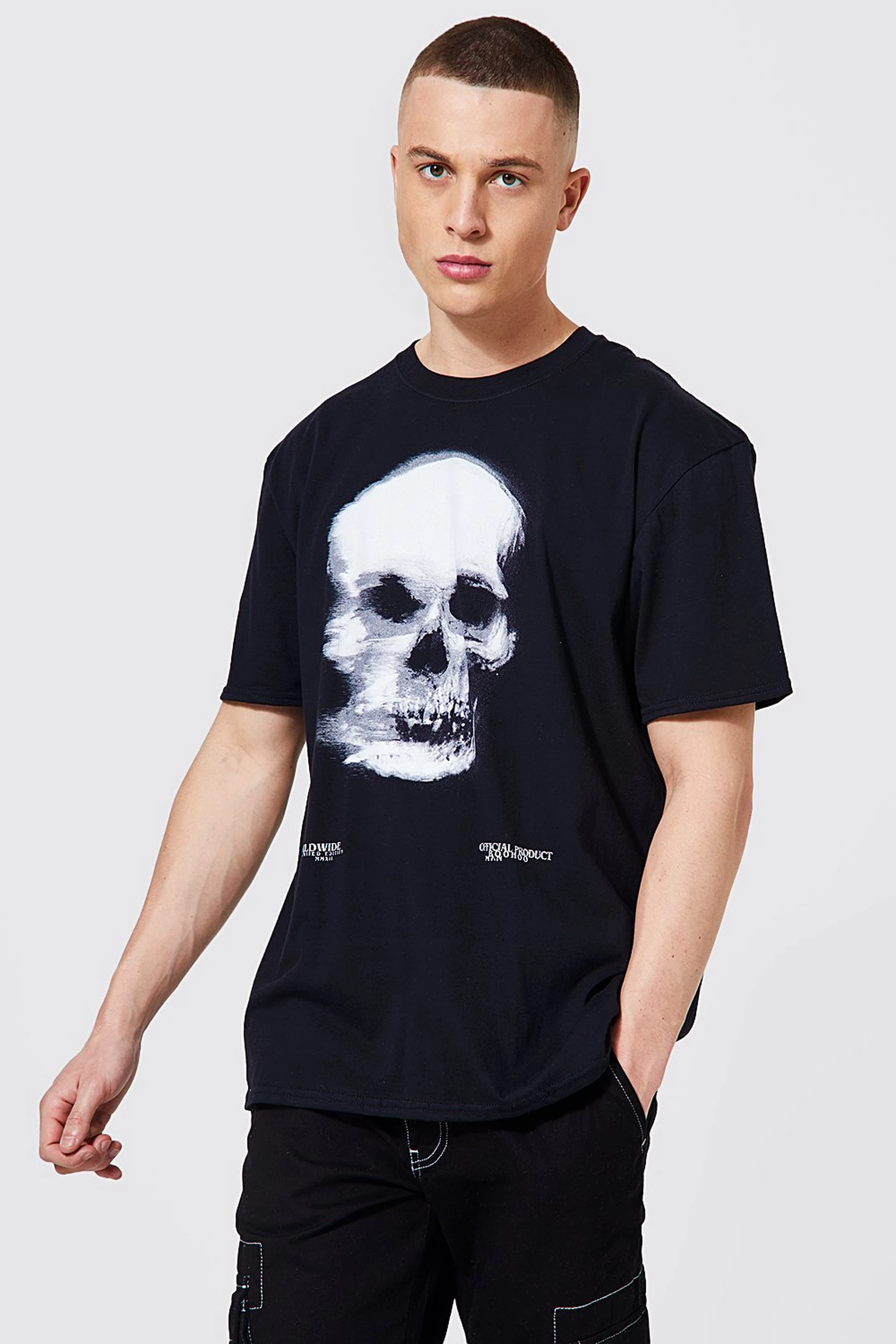 boohooman.com | Oversized Skull Graphic T-shirt | boohooMAN UK