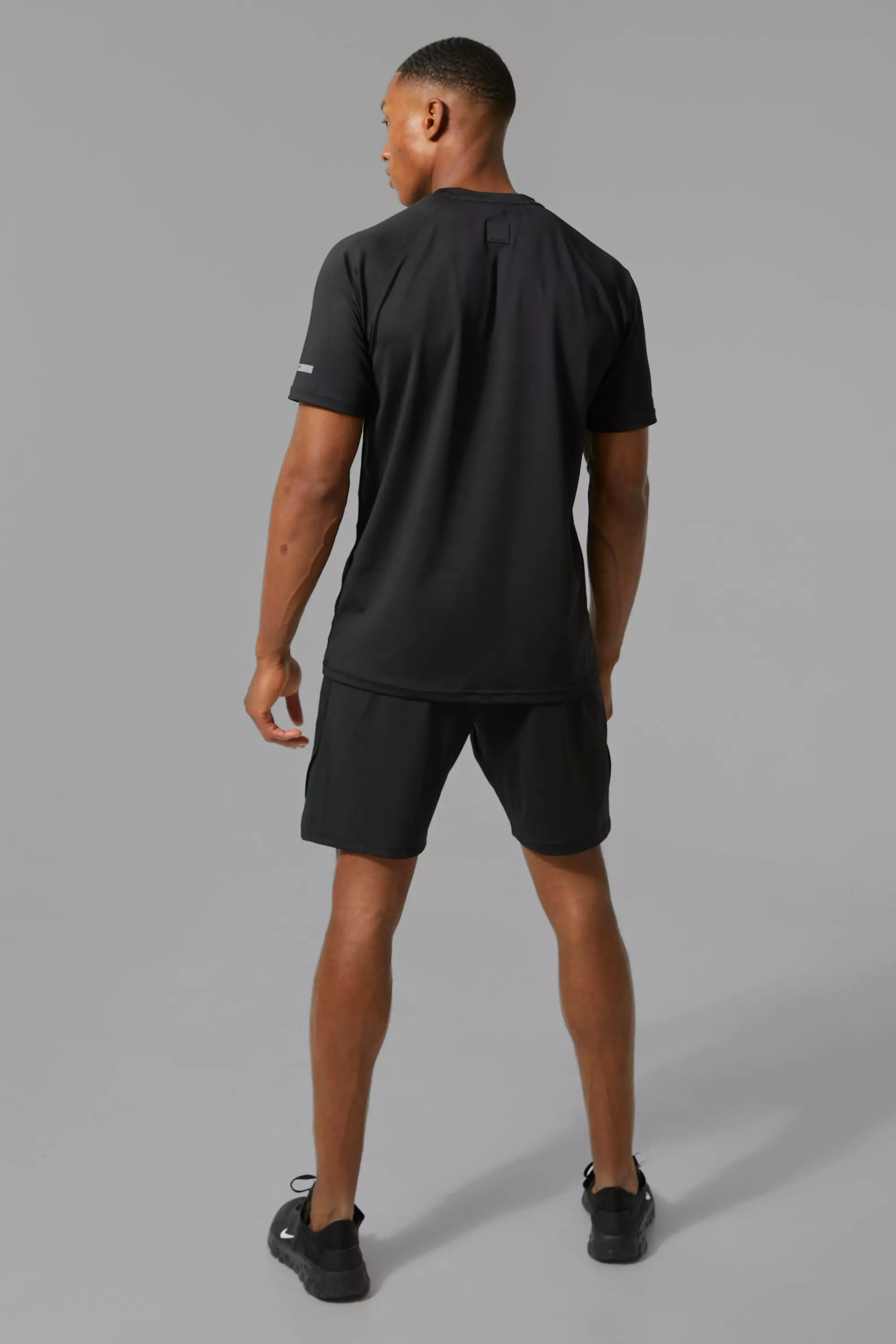 boohoo MAN SPORTS メッシュ Tシャツ & ショート セットアップ Man Active Performance T Shirt & Short Set | boohooMAN USA