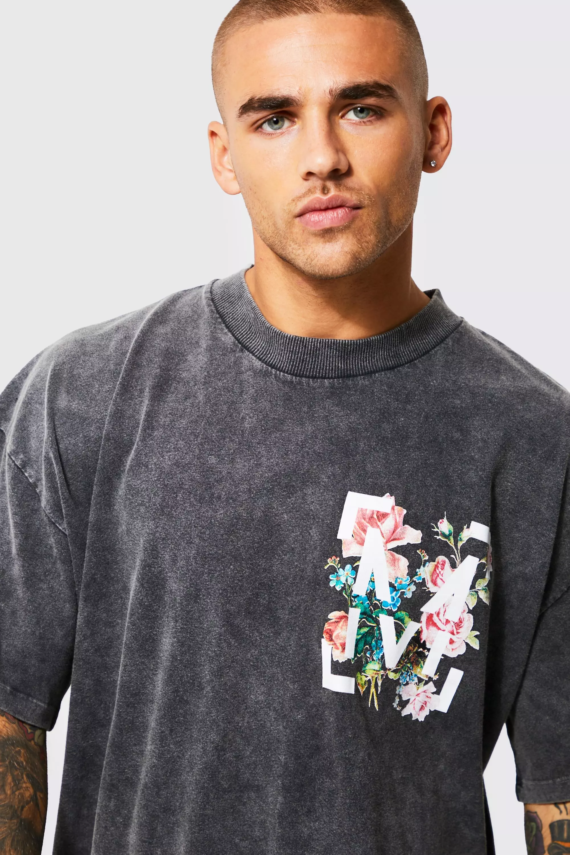 Charcoal Oversized Floral Graphic Acid Wash T-shirt alternative image
