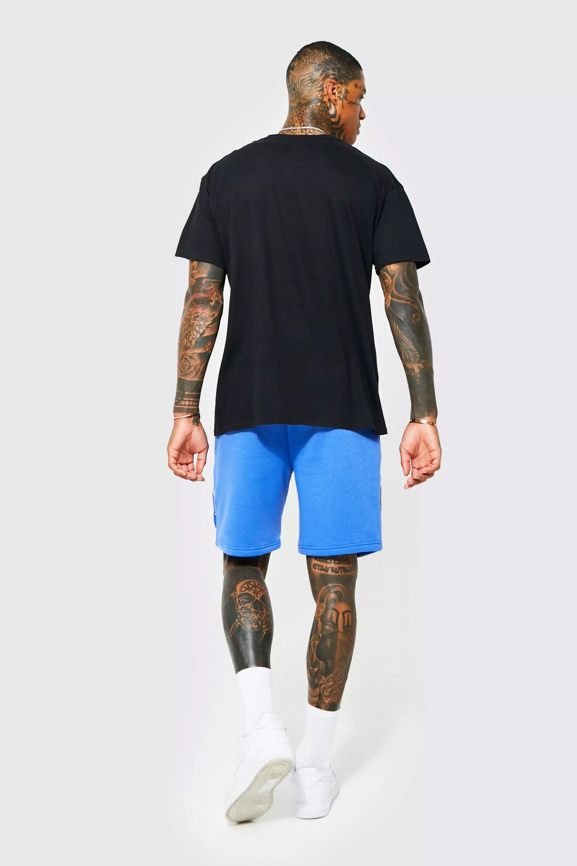 【boohoo】Worldwide グラフィック プリント Tシャツ Worldwide Graphic T-shirt | boohooMAN USA