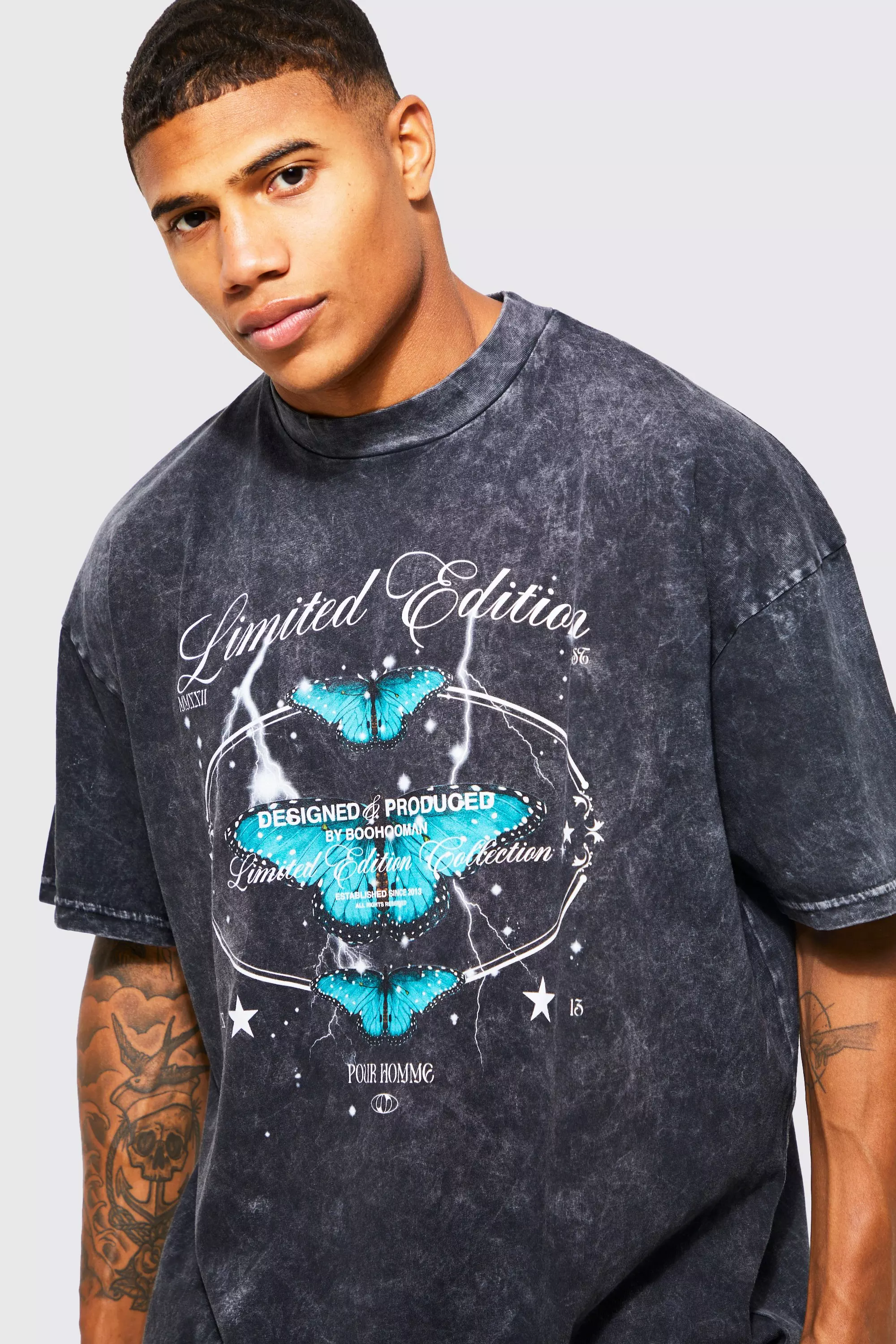 boohoo アシッドウォッシュクロス グラフィック Tシャツ Oversized Acid Wash Graphic T-shirt | boohooMAN USA