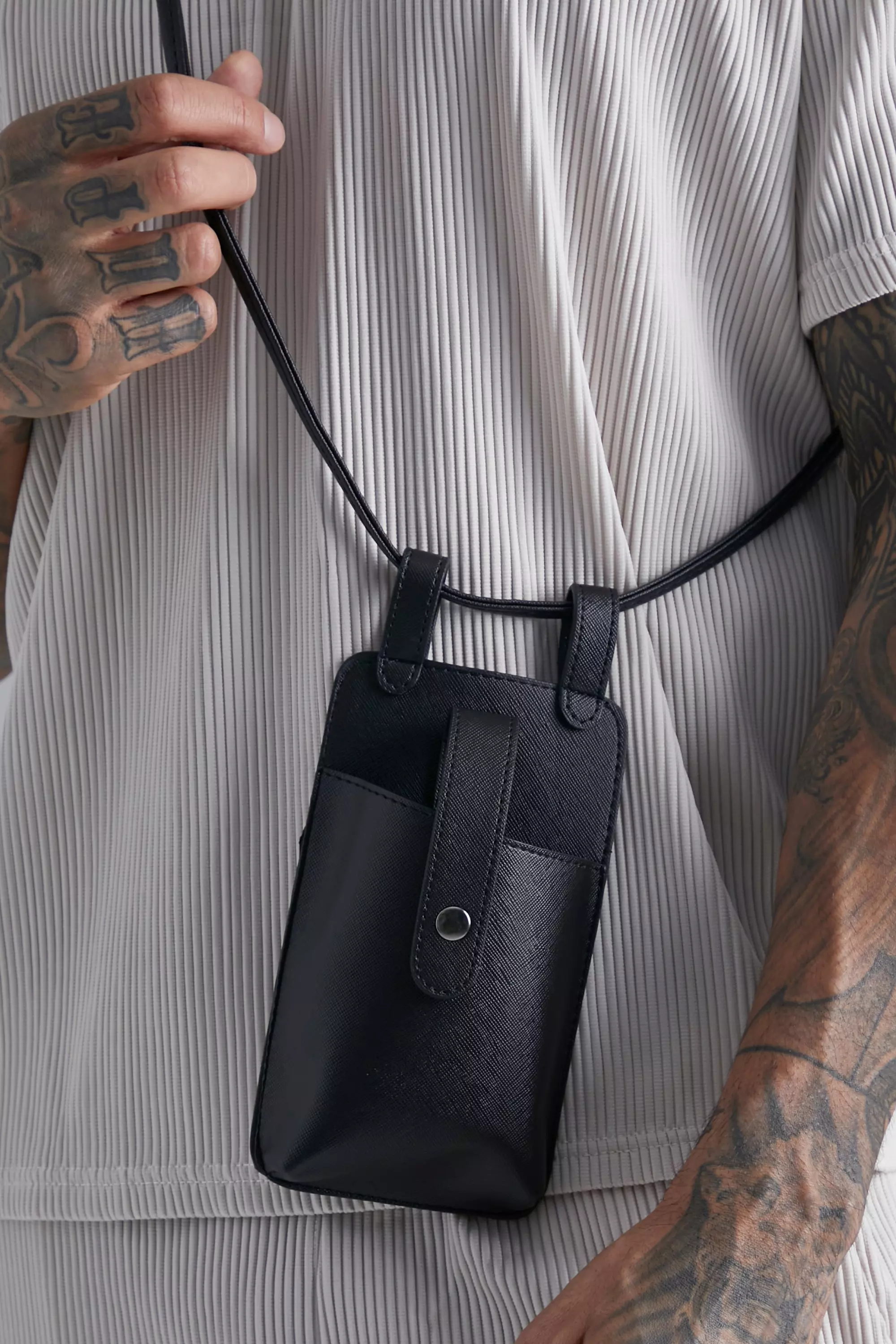 Cross shoulder phone holder store