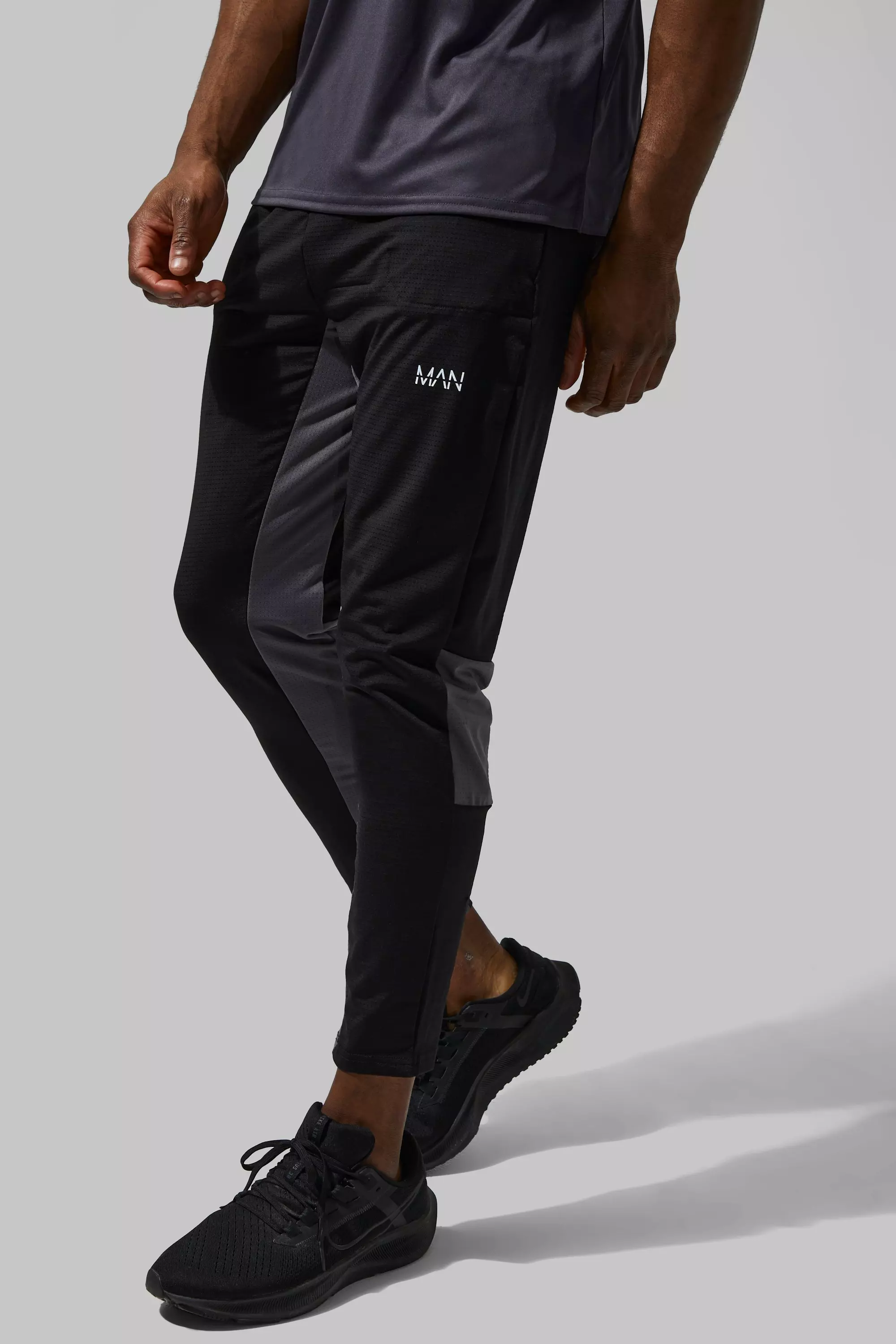 Man Active Ultra Stretch Contrast Cropped Joggers boohooMAN UK