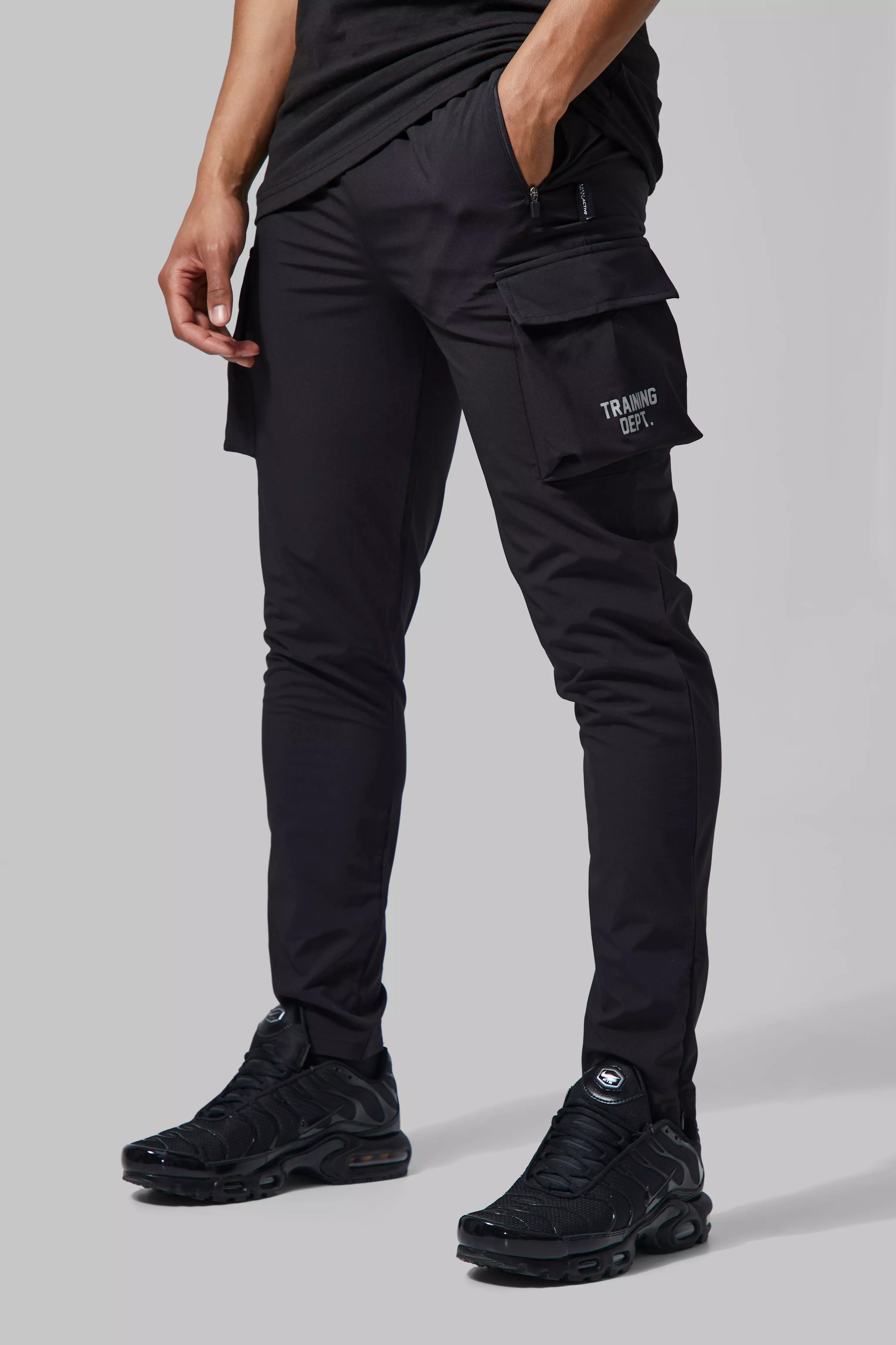 Man Active Performance Tapered Cargo Sweatpants Black