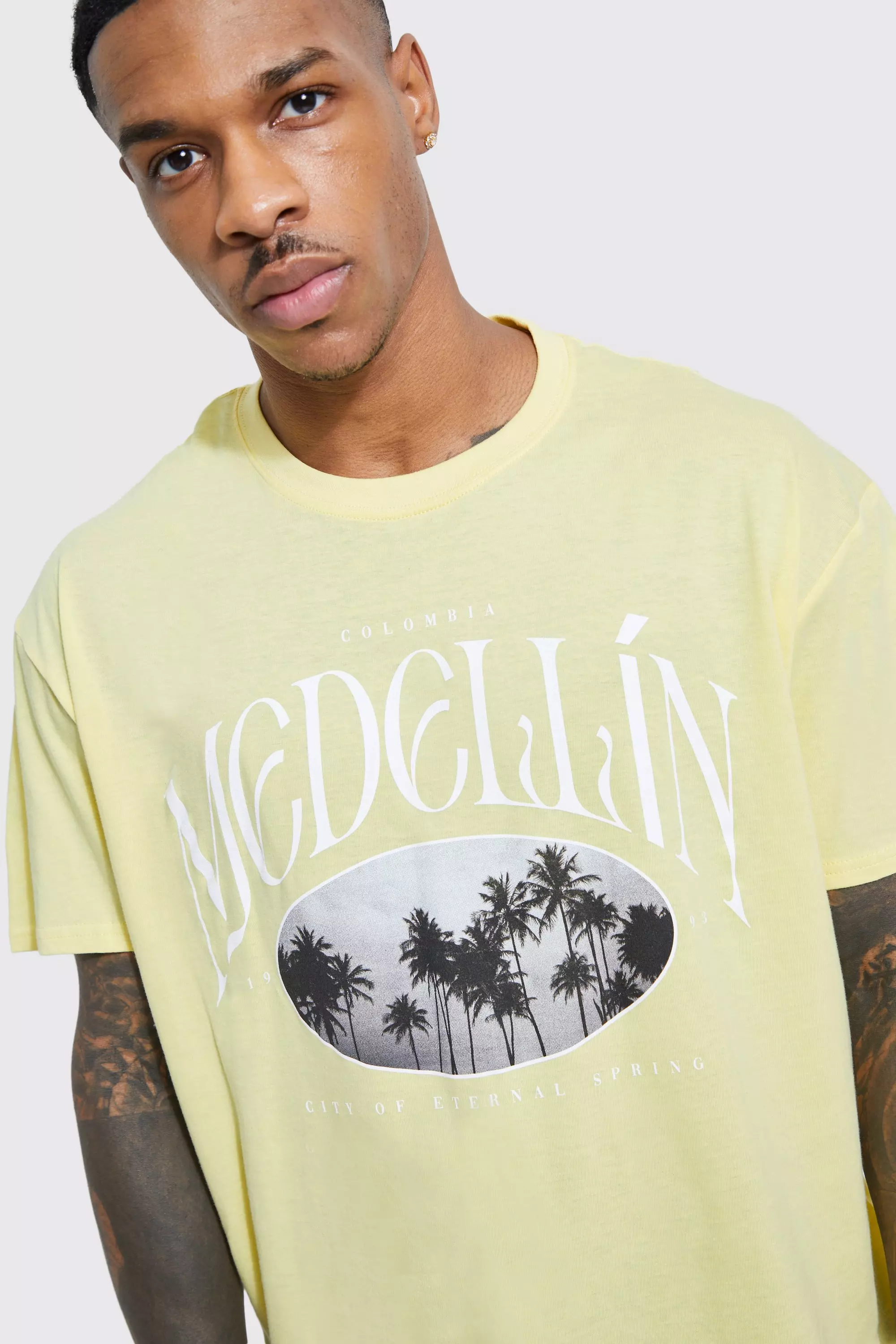 Yellow Oversized Medellin City Graphic T-shirt alternative image