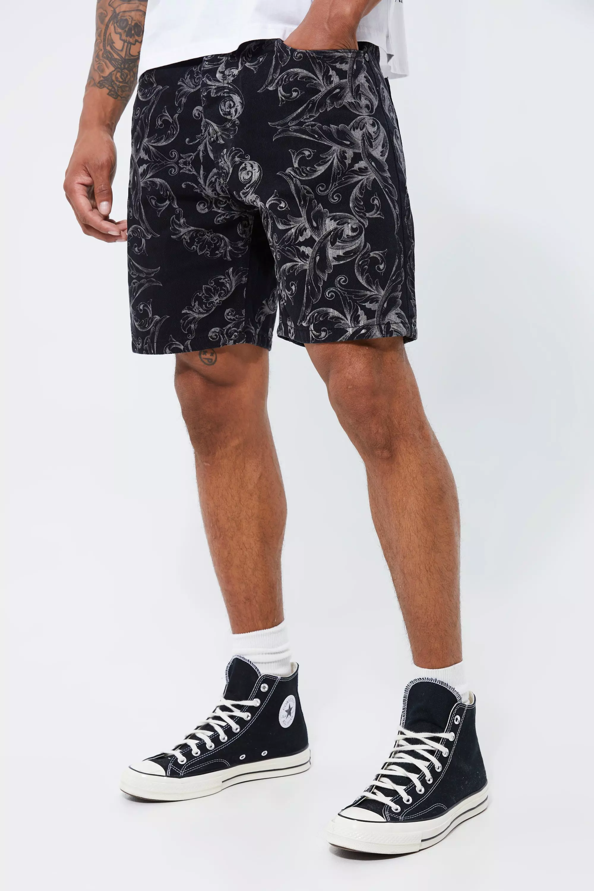 Washed black Baggy Denim Baroque Print Shorts alternatieve afbeelding