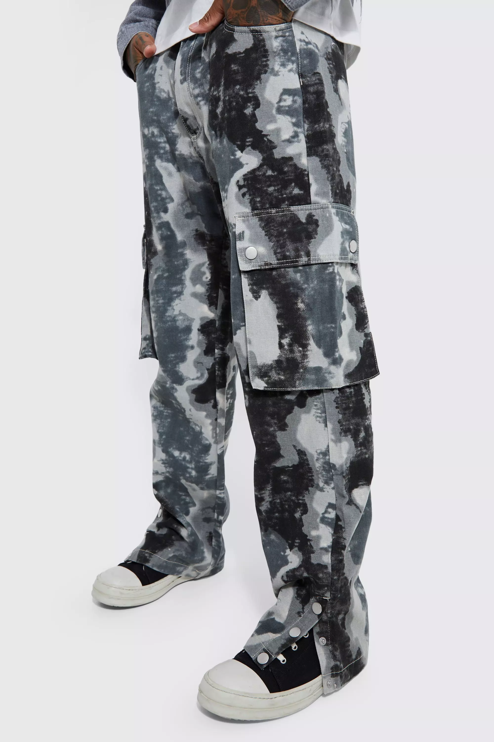 Fixed Relaxed Camo Cargo Popper Hem Pants Black