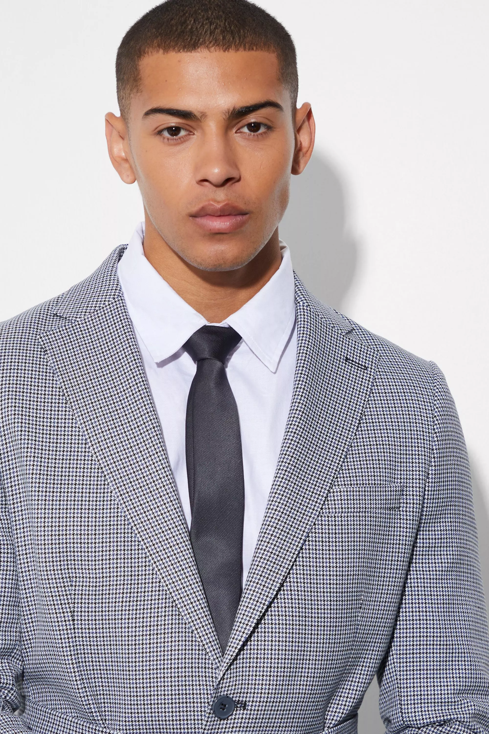 Einreihiger Slim-Fit Blazer mit Gürtel, Black alternatives Bild