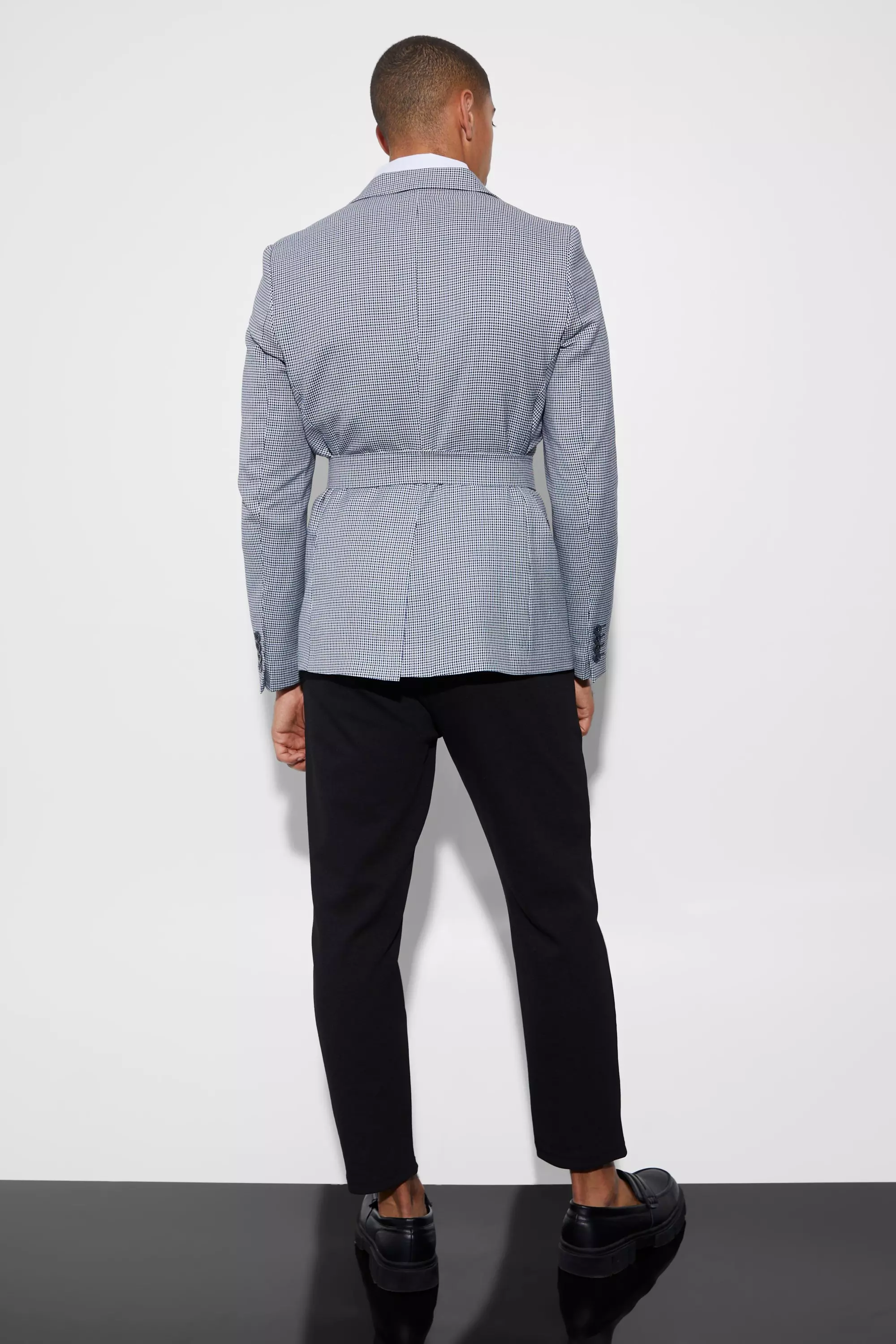 Einreihiger Slim-Fit Blazer mit Gürtel, Black alternatives Bild