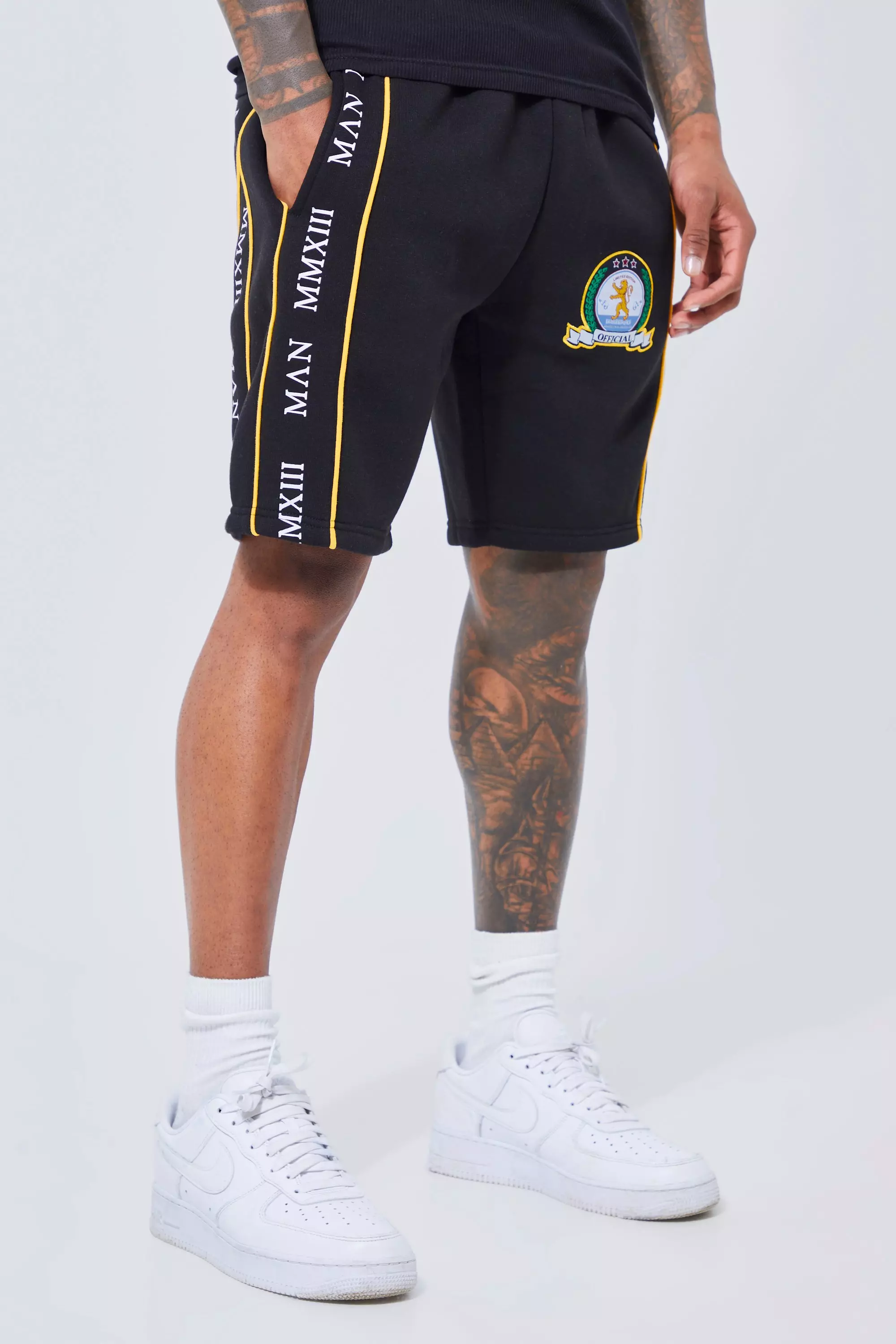 Man Gold Slim Fit Pipped Short Black