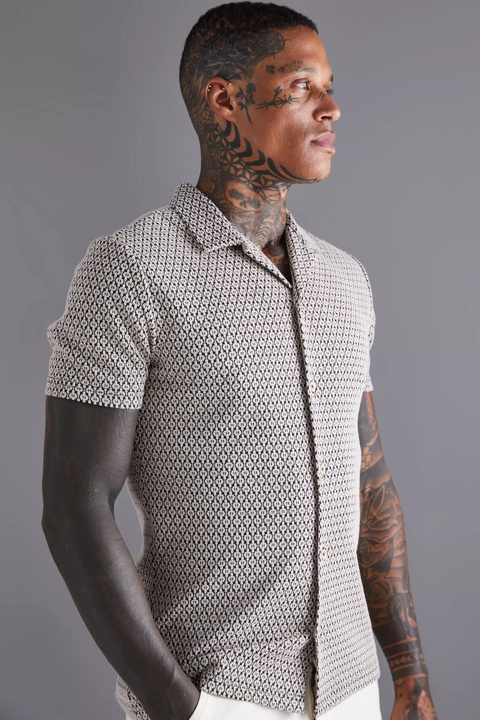 Short Sleeve Stretch Mini Geo Shirt Taupe