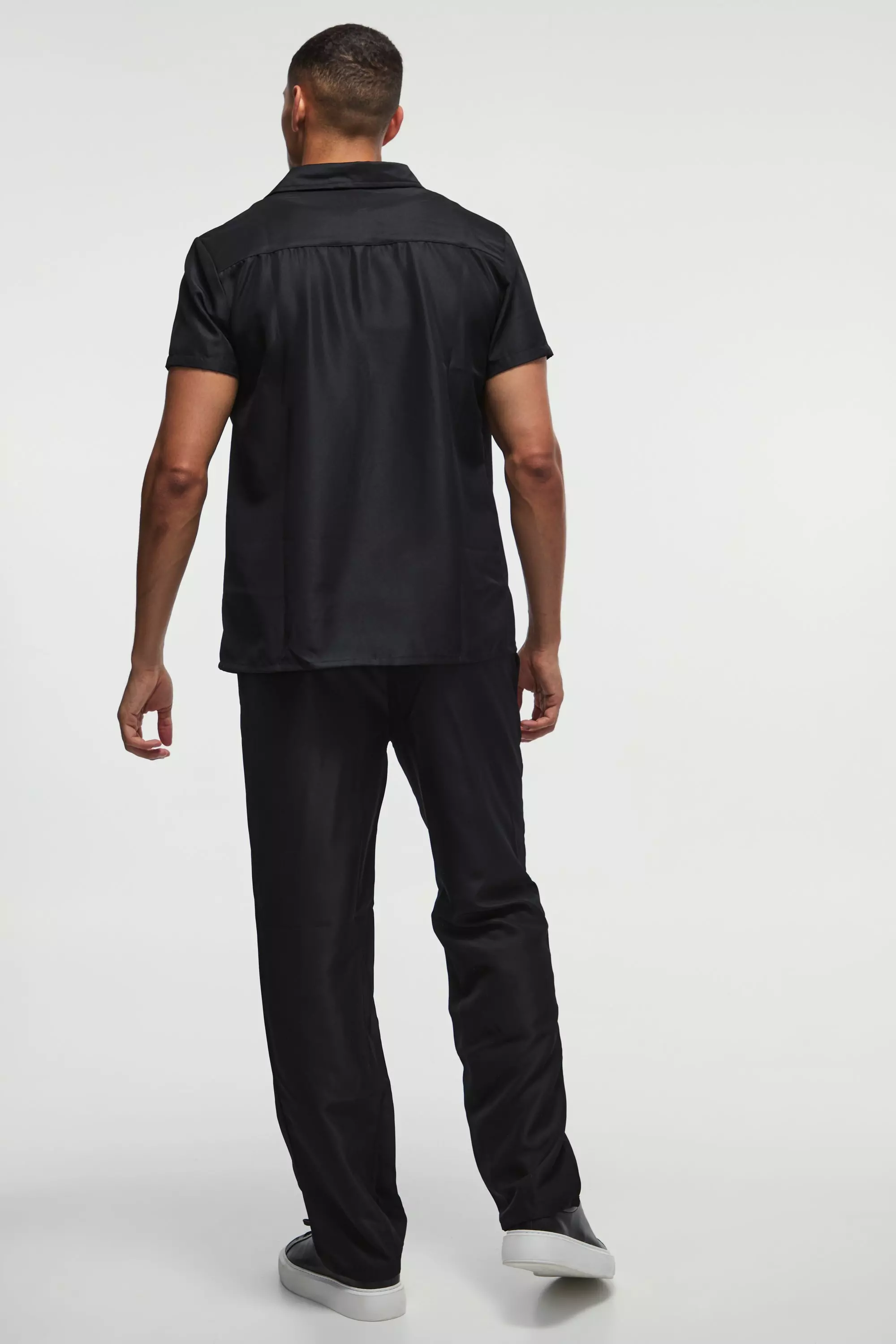 boohoo SOFT TWILL スマートシャツ & トラウザー セットアップ Regular Fit Soft Twill Smart Shirt & Pants Set | boohooMAN USA