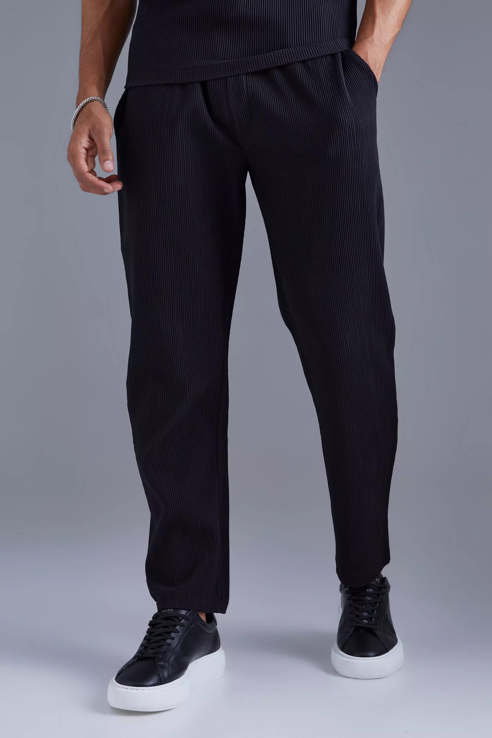 Elastic Waist Tapered Fit Pleated Pants Black