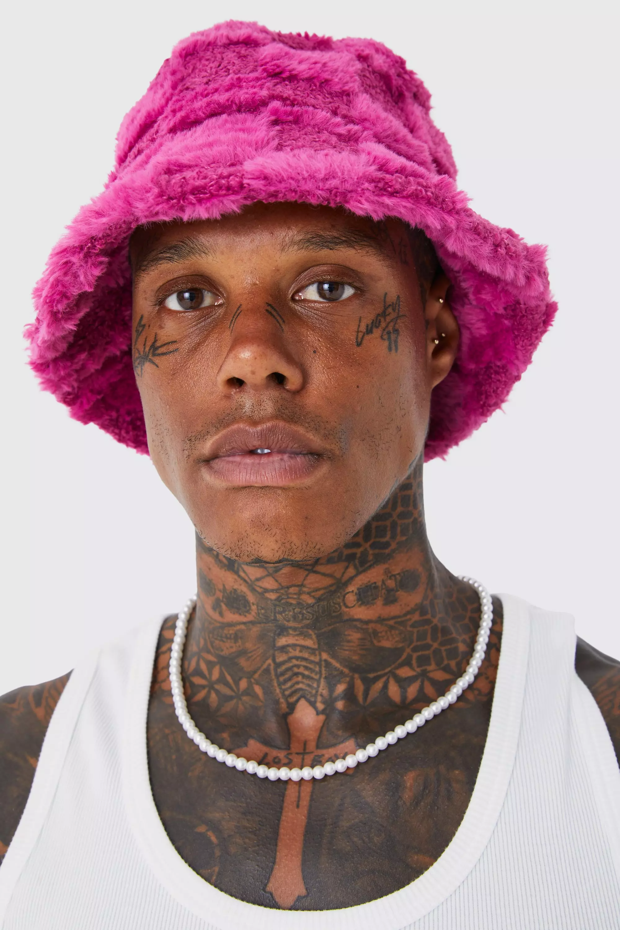 Flauschiger Anglerhut mit Schachbrett-Print, Pink alternatives Bild