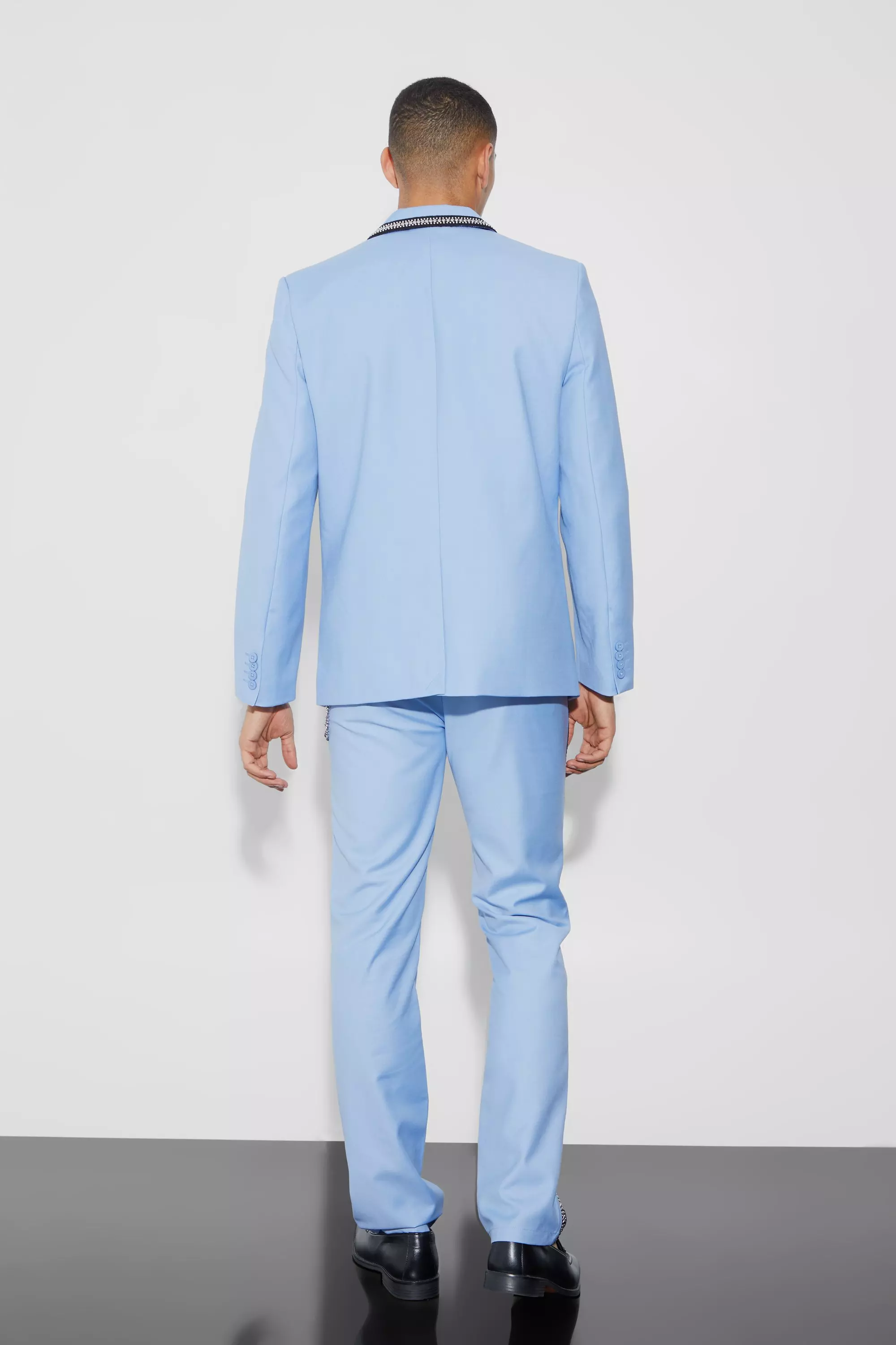 Lockere Hose mit Nieten-Detail und Kette, Light blue alternatives Bild