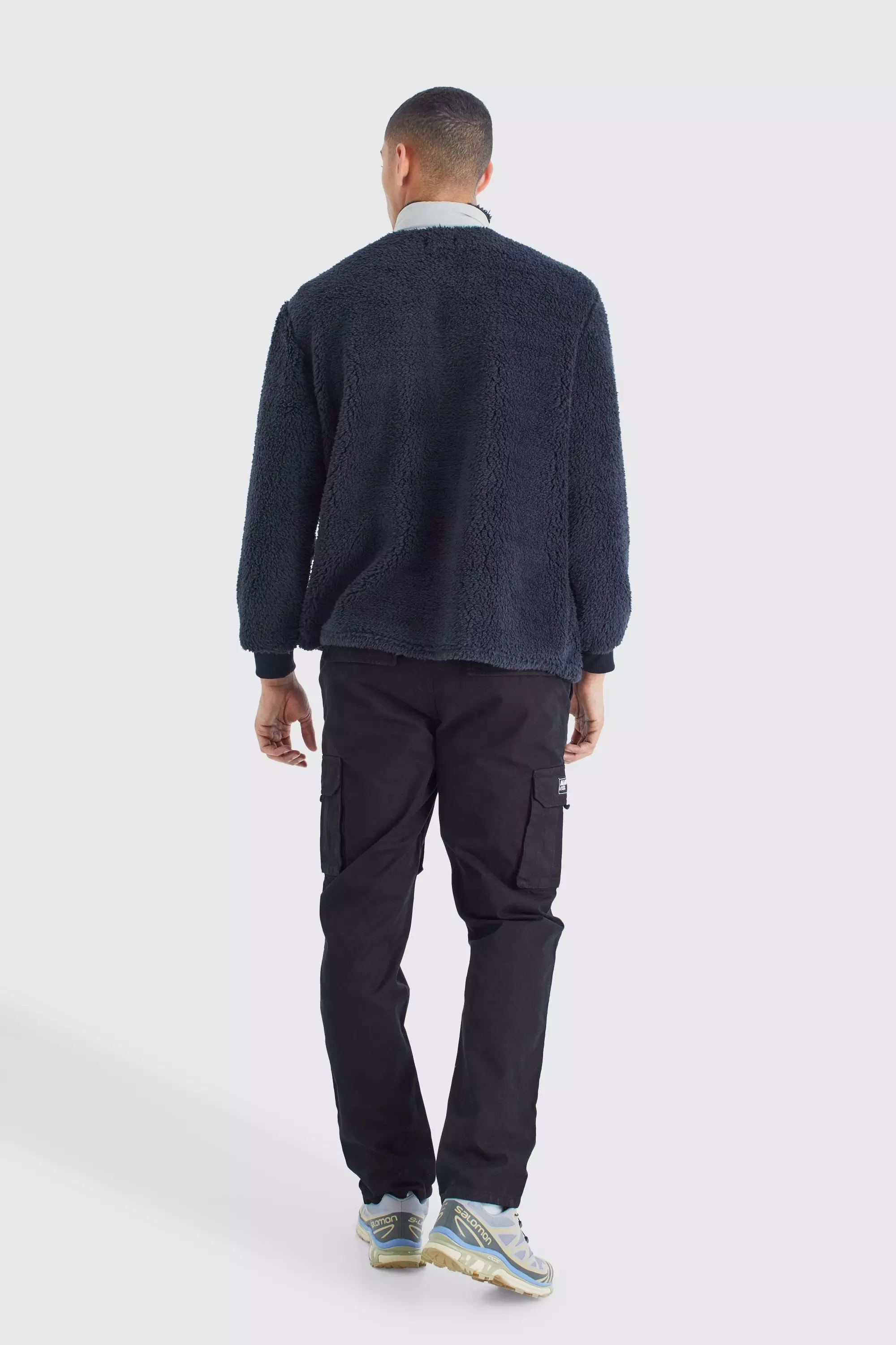 Cargo-Hose mit geradem Bein und Etikett, Black alternatives Bild