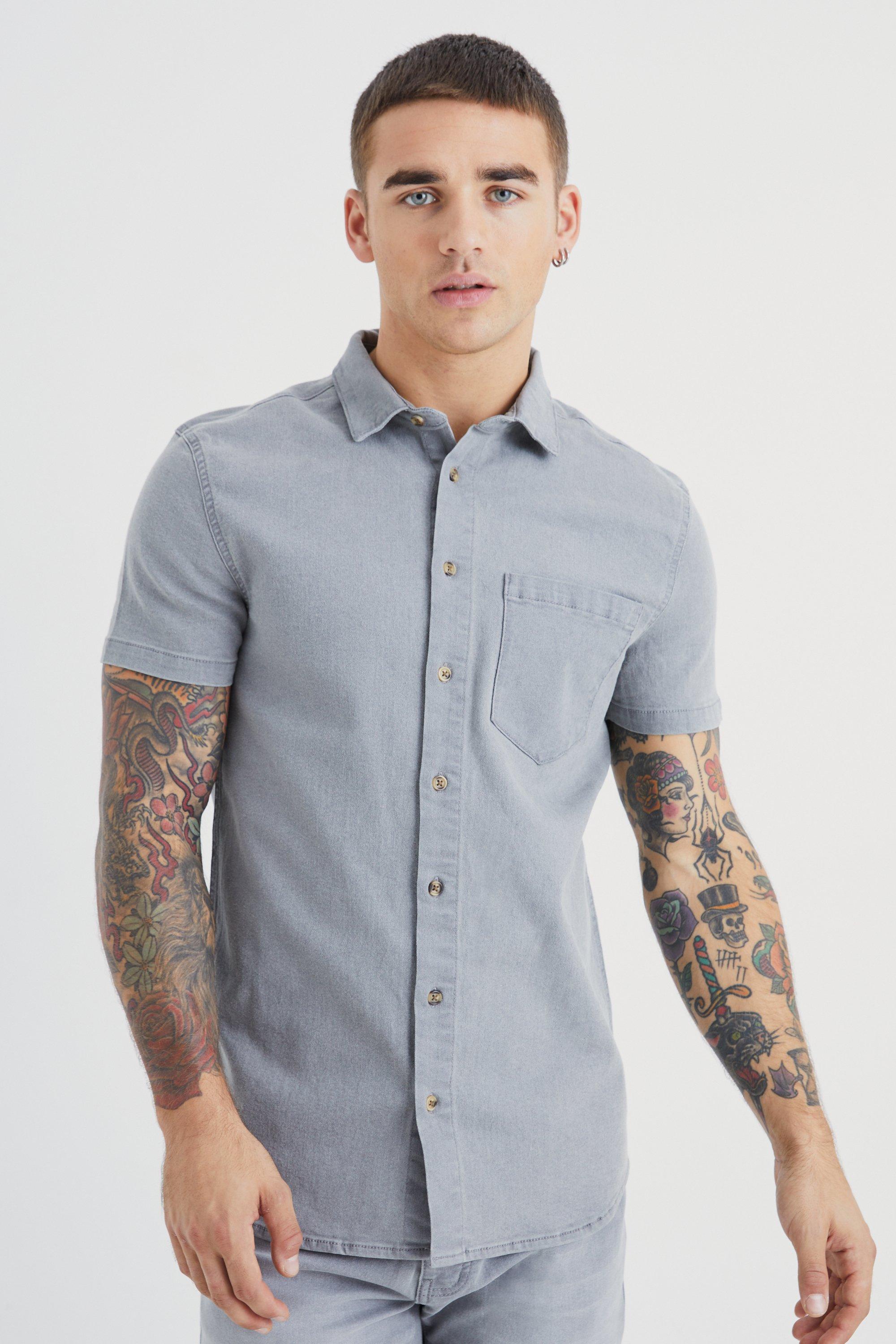 boohooMAN Mens Short Sleeve Denim Shirt in Muscle Fit - Blue