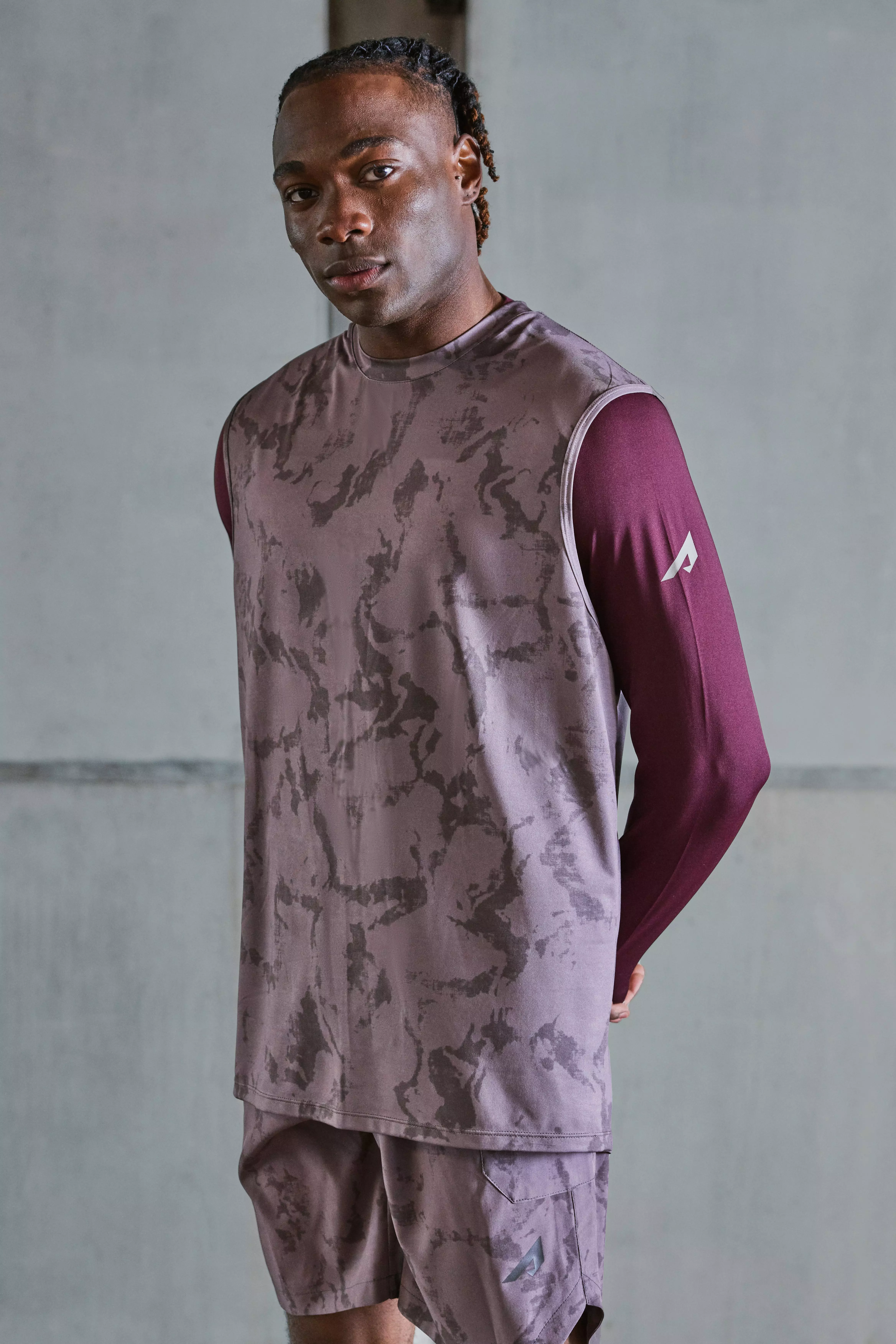 Dusty red Matte Acid Wash Gebleekte Active Tank Top Met Print alternatieve afbeelding