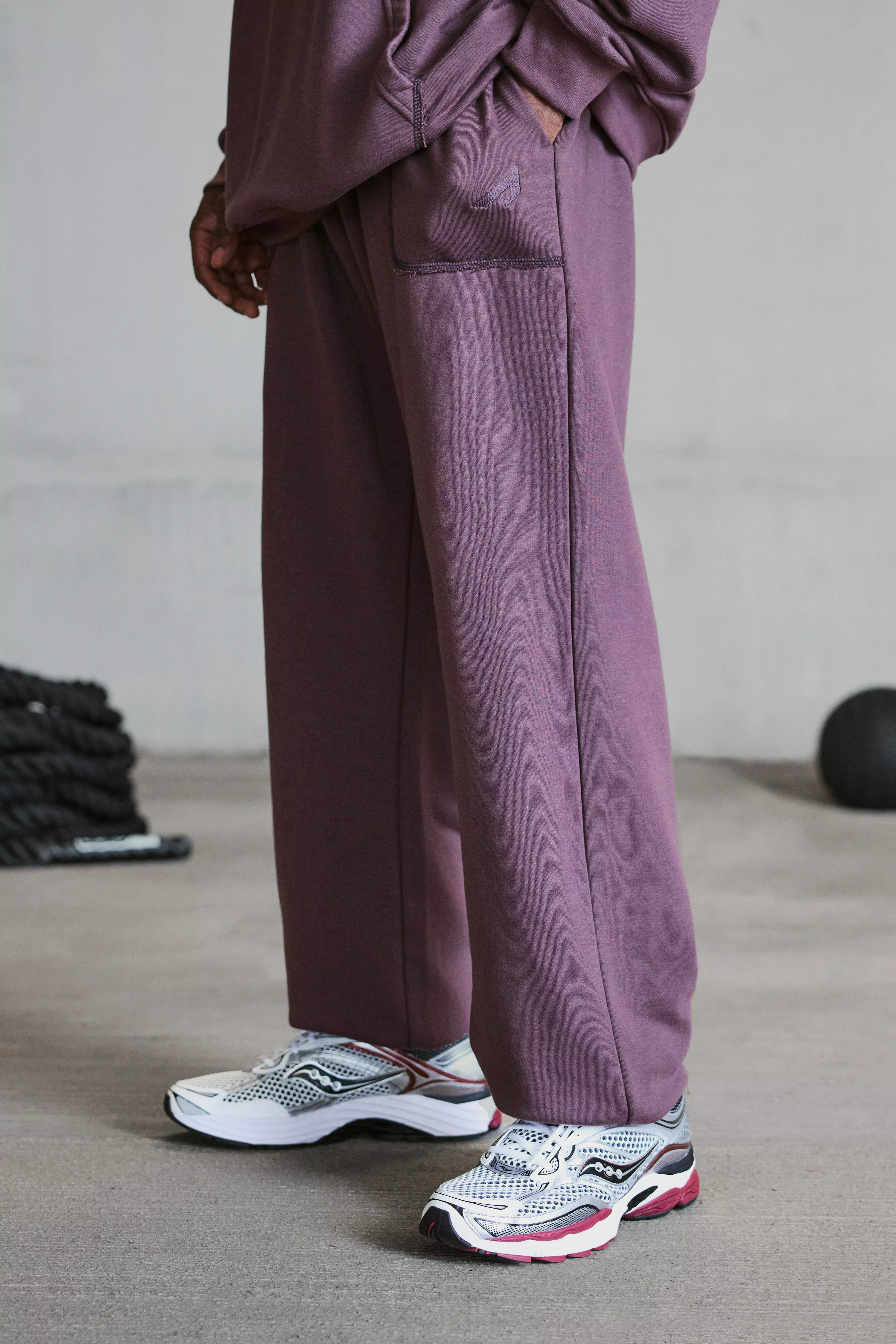 Active Oversized Heavy Loopback Frayed Sweatpants dusty red