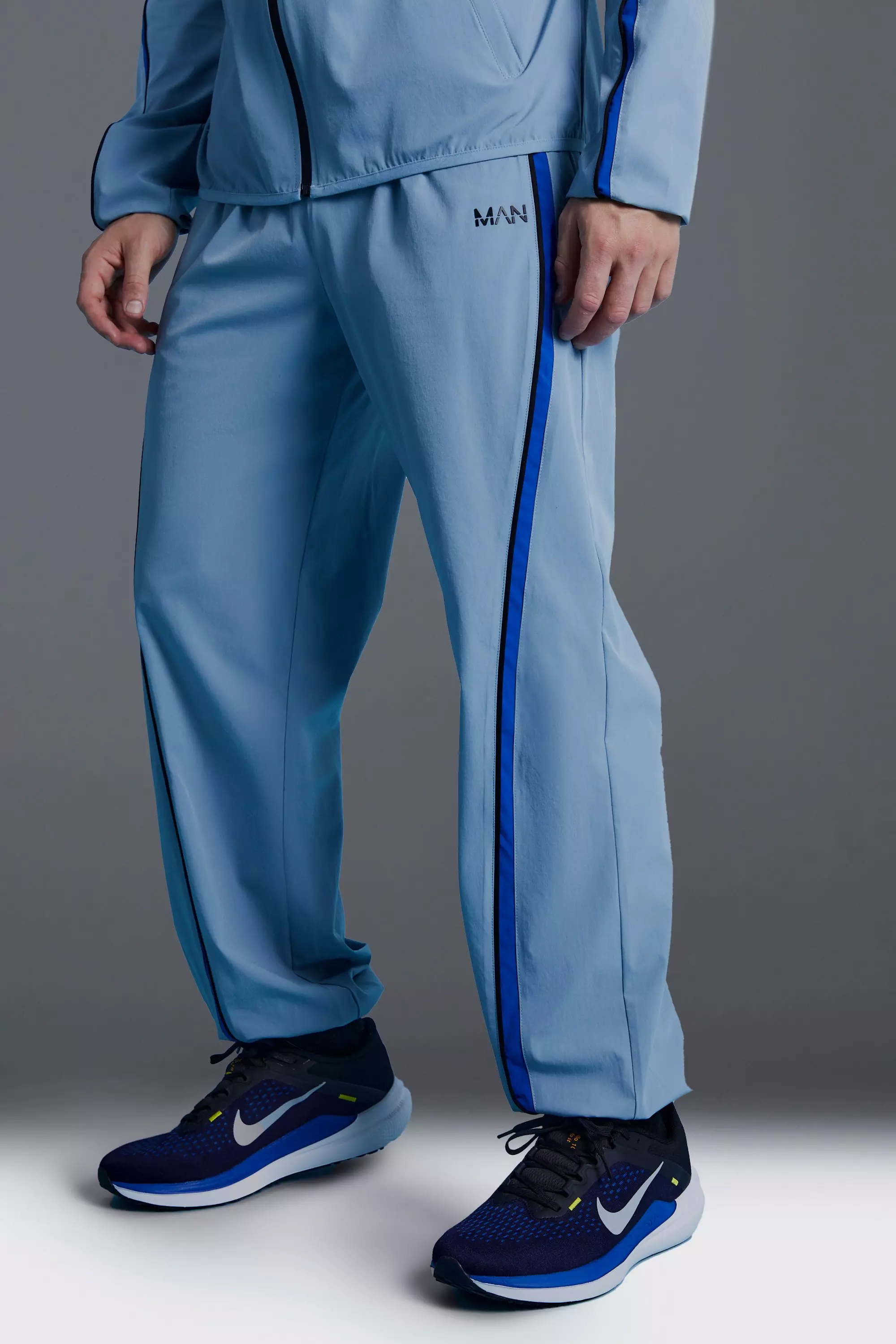 Man Active Colour Block Regular Fit Sweatpants Light blue