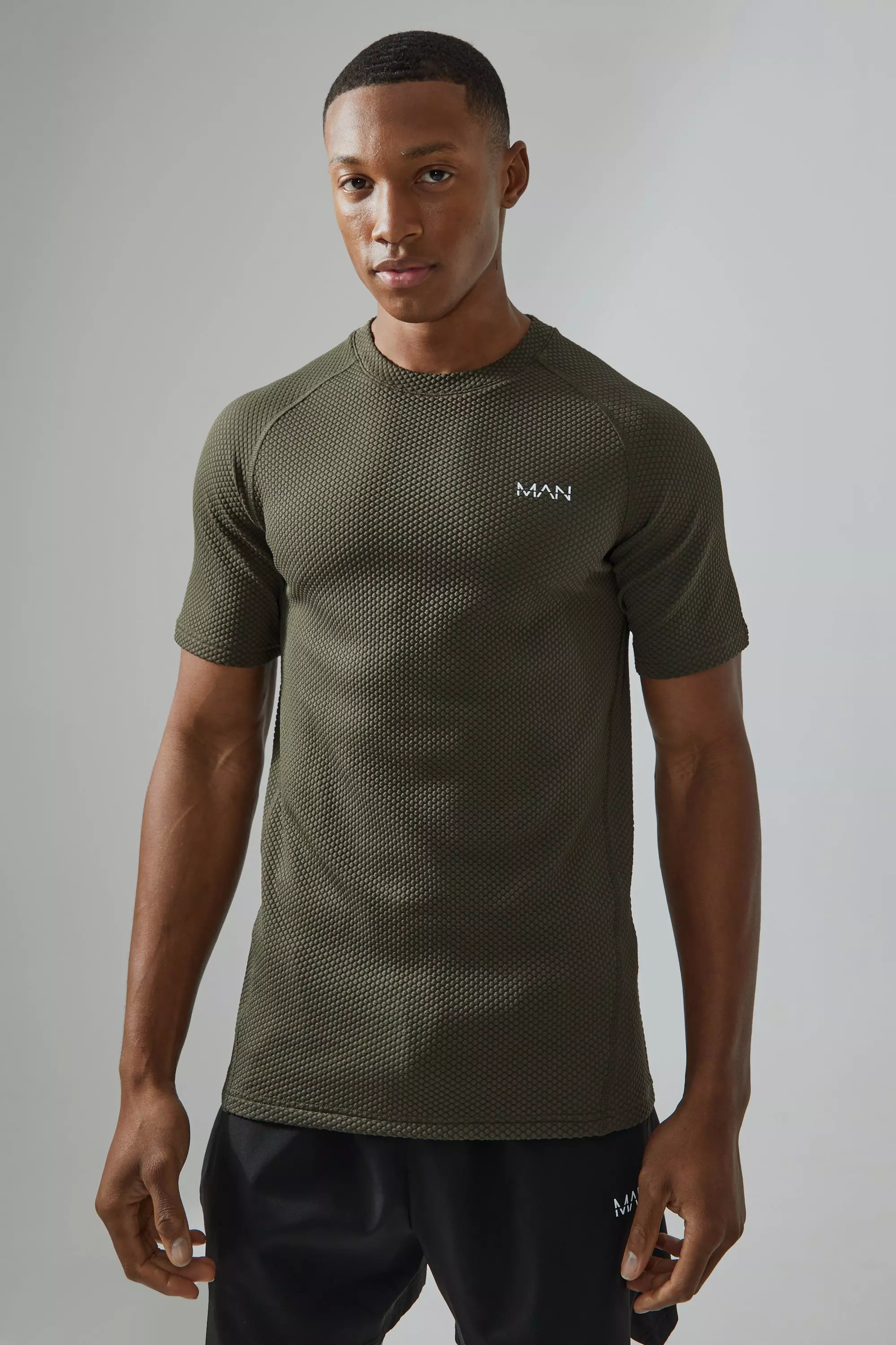 Man Active Muscle Fit Textured T-shirt Khaki