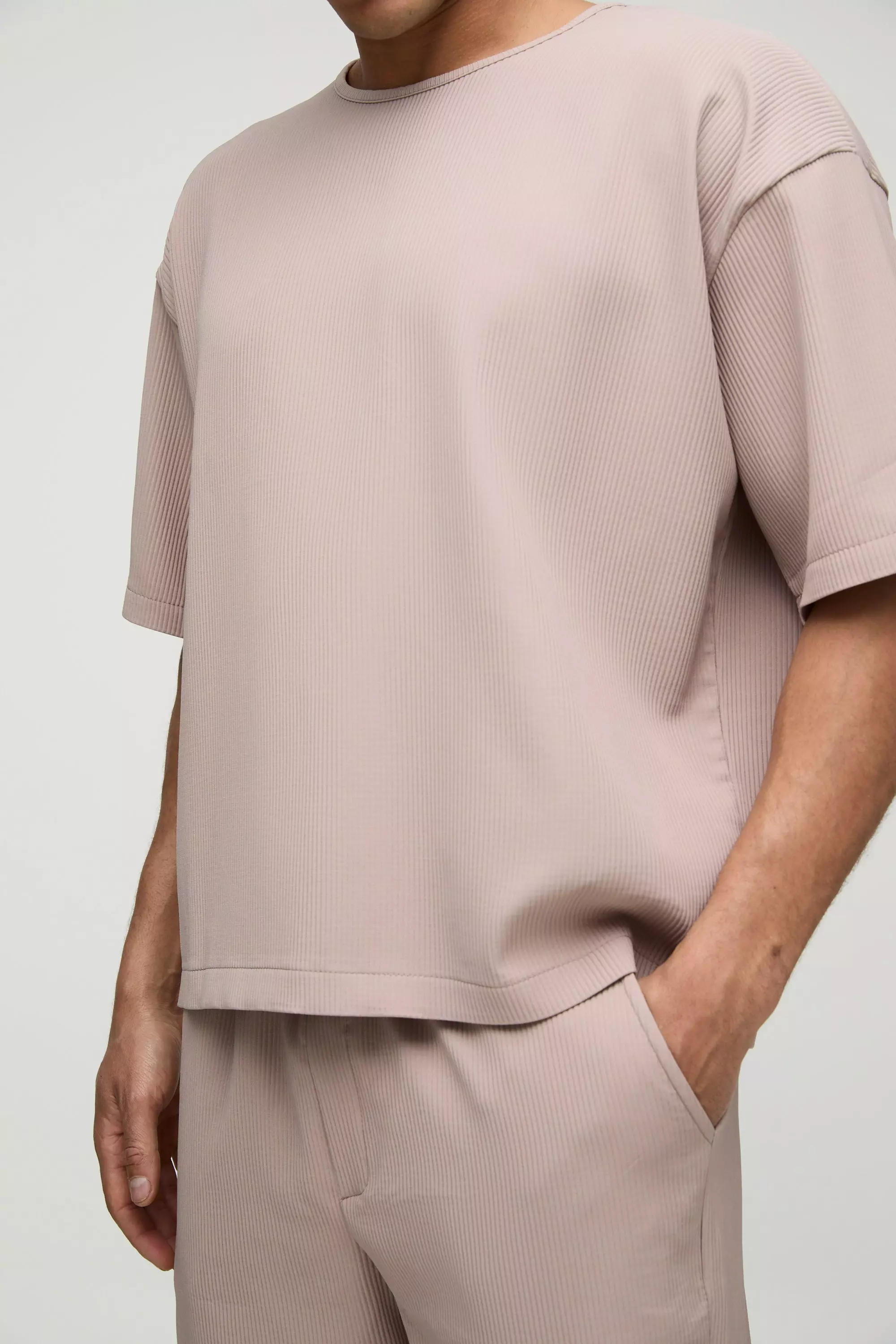 Kastiges Oversize T-Shirt & Hose | boohooMAN DE