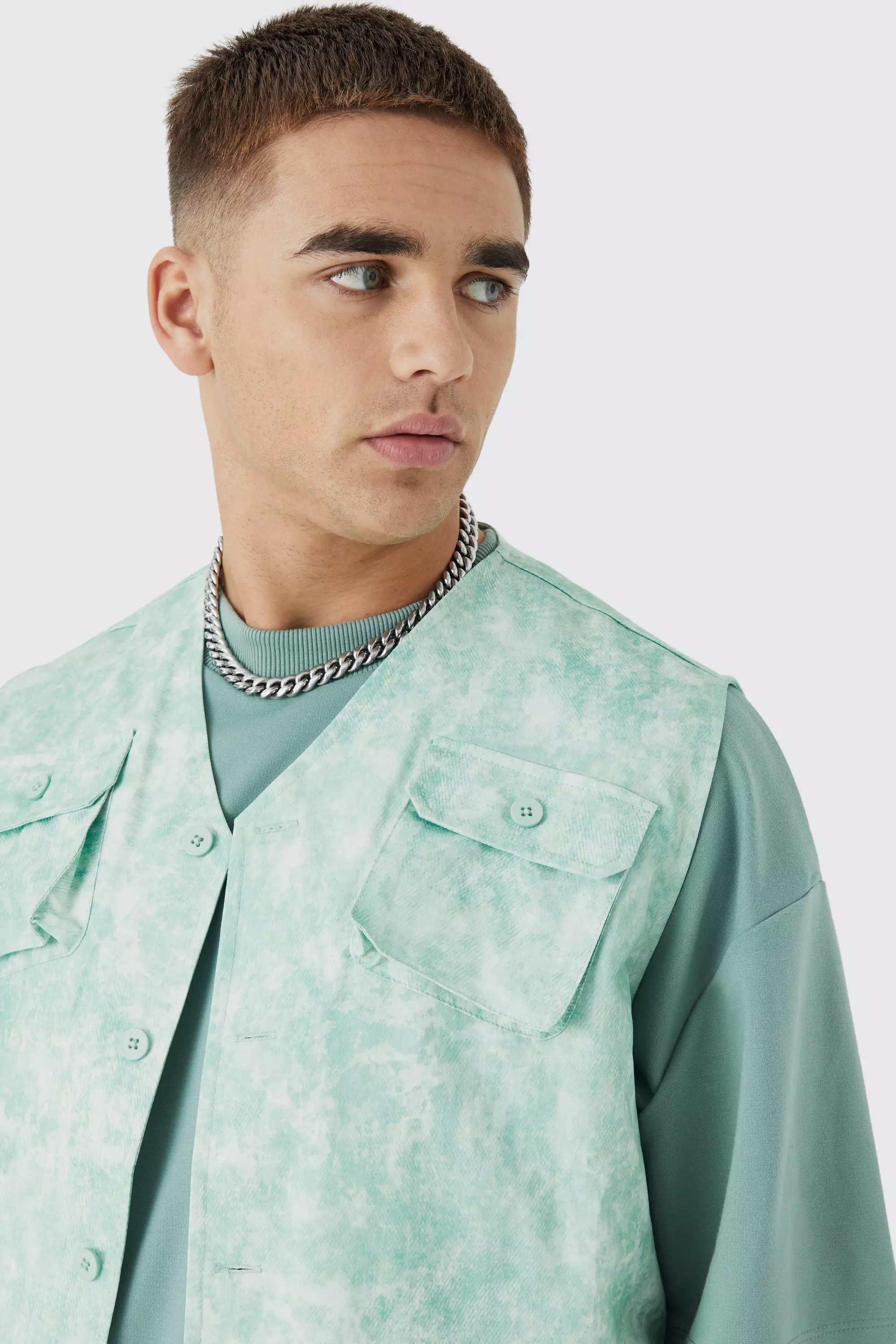 Sage Sleeveless Cargo Utility Vest alternative image