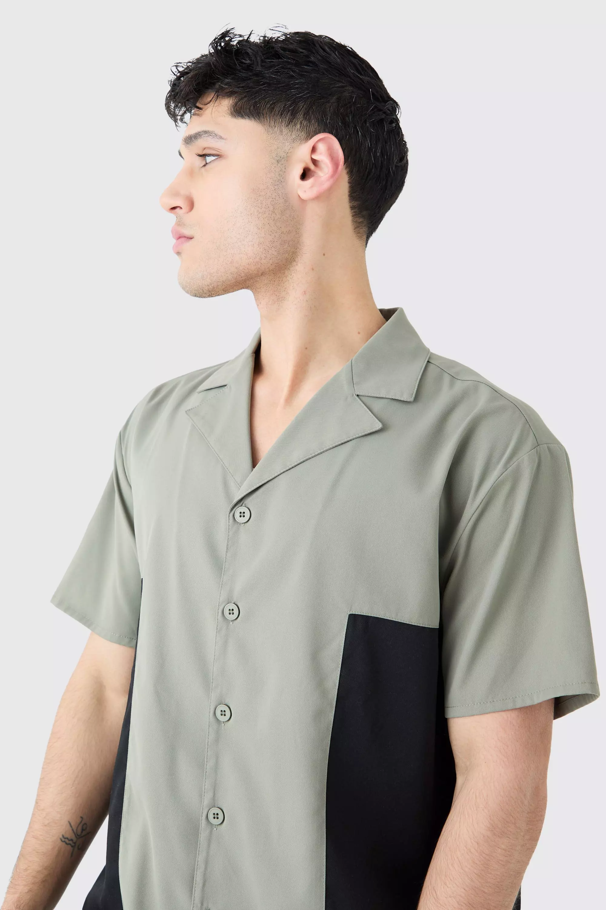 Sage Twill Short Sleeve Gusset Detail Shirt alternative image