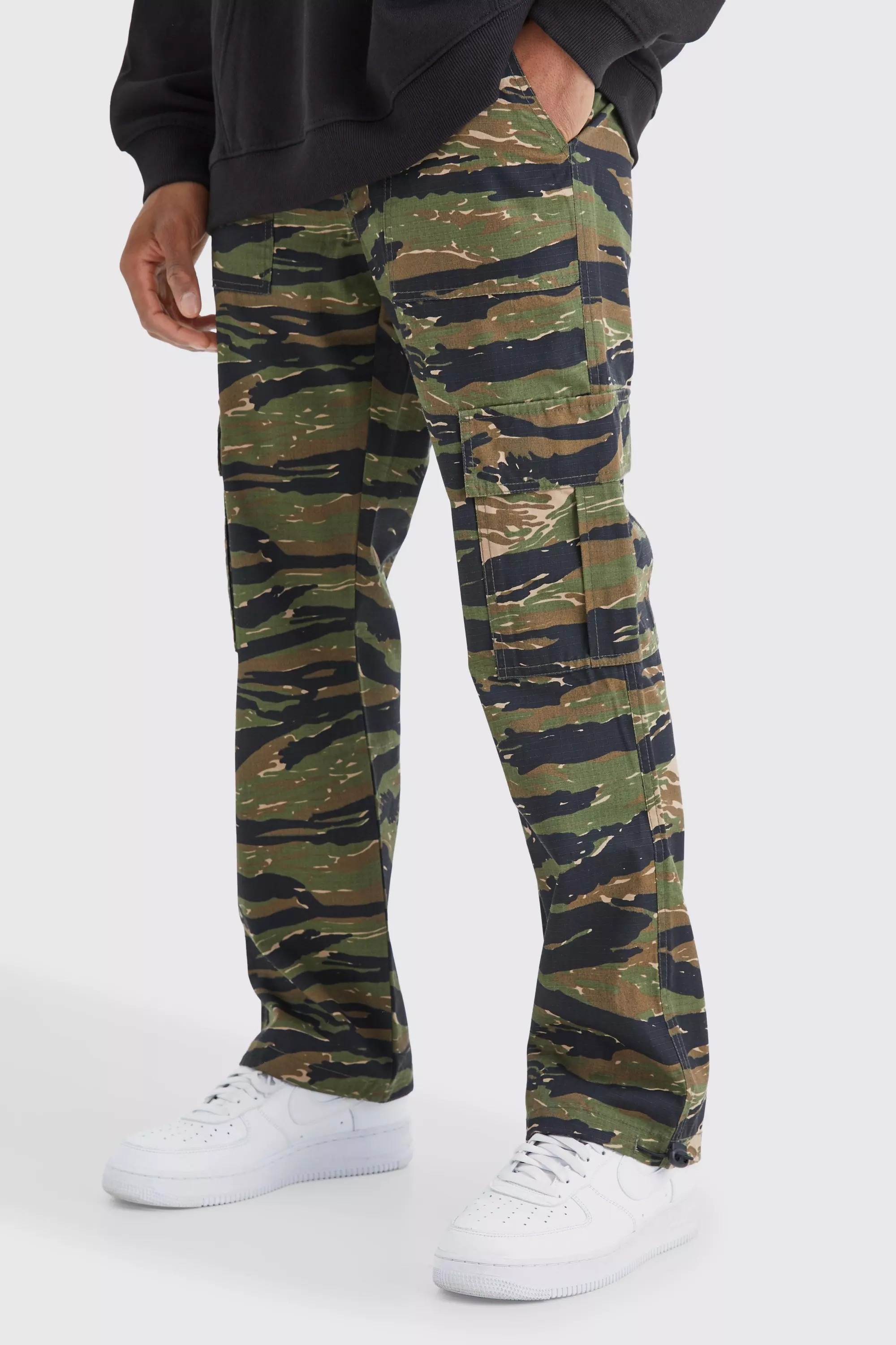 Black Camo Broek Met Rechte Pijpen alternatieve afbeelding