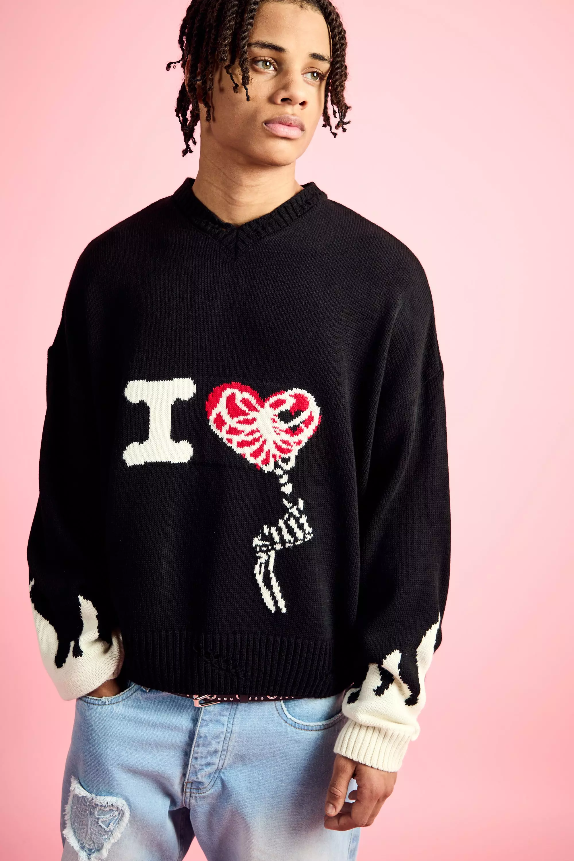Black Boxy Drop Shoulder V Neck Graphic Sweater alternative image