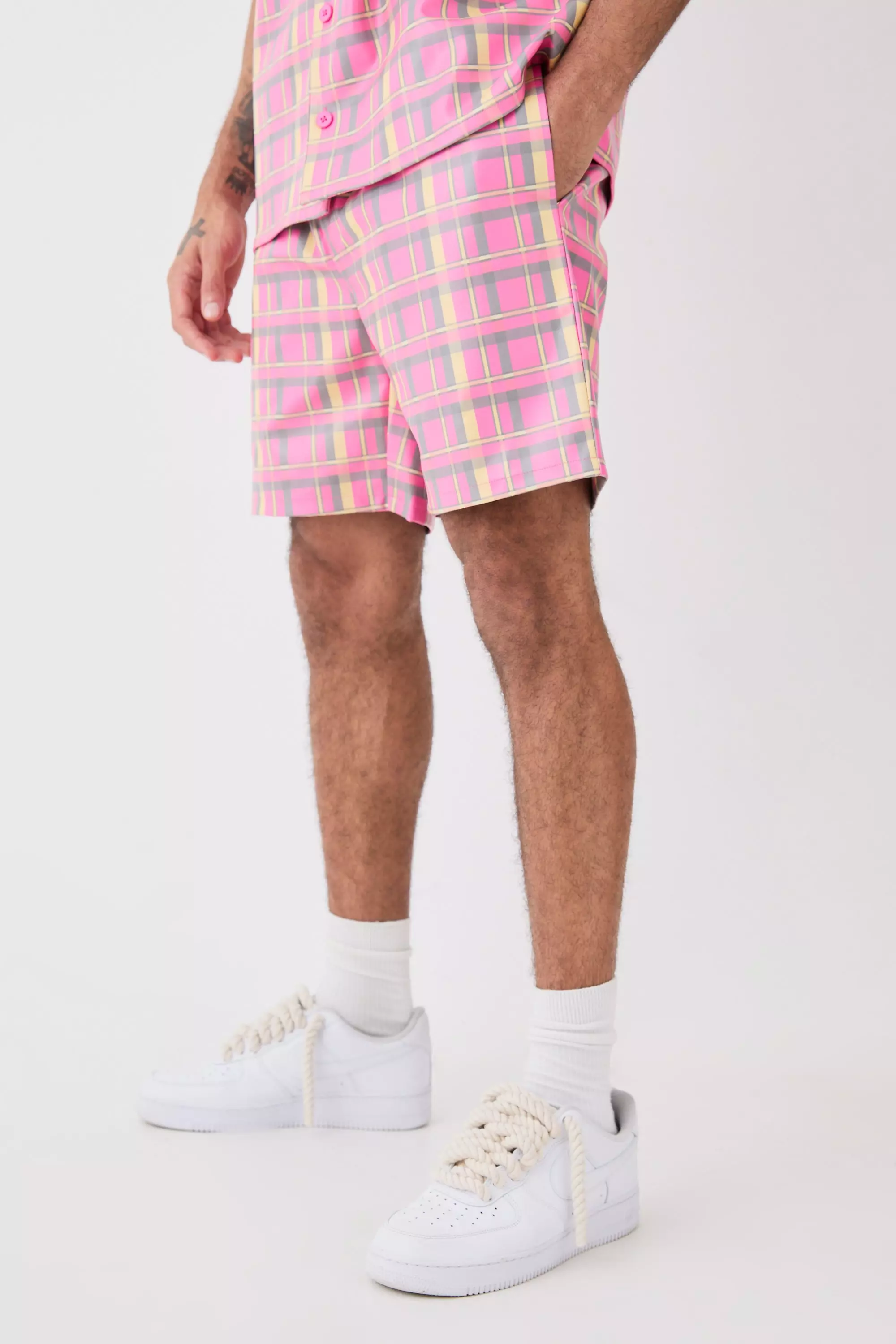 Multi Elastic Waist Check Pu Relaxed Short alternative image