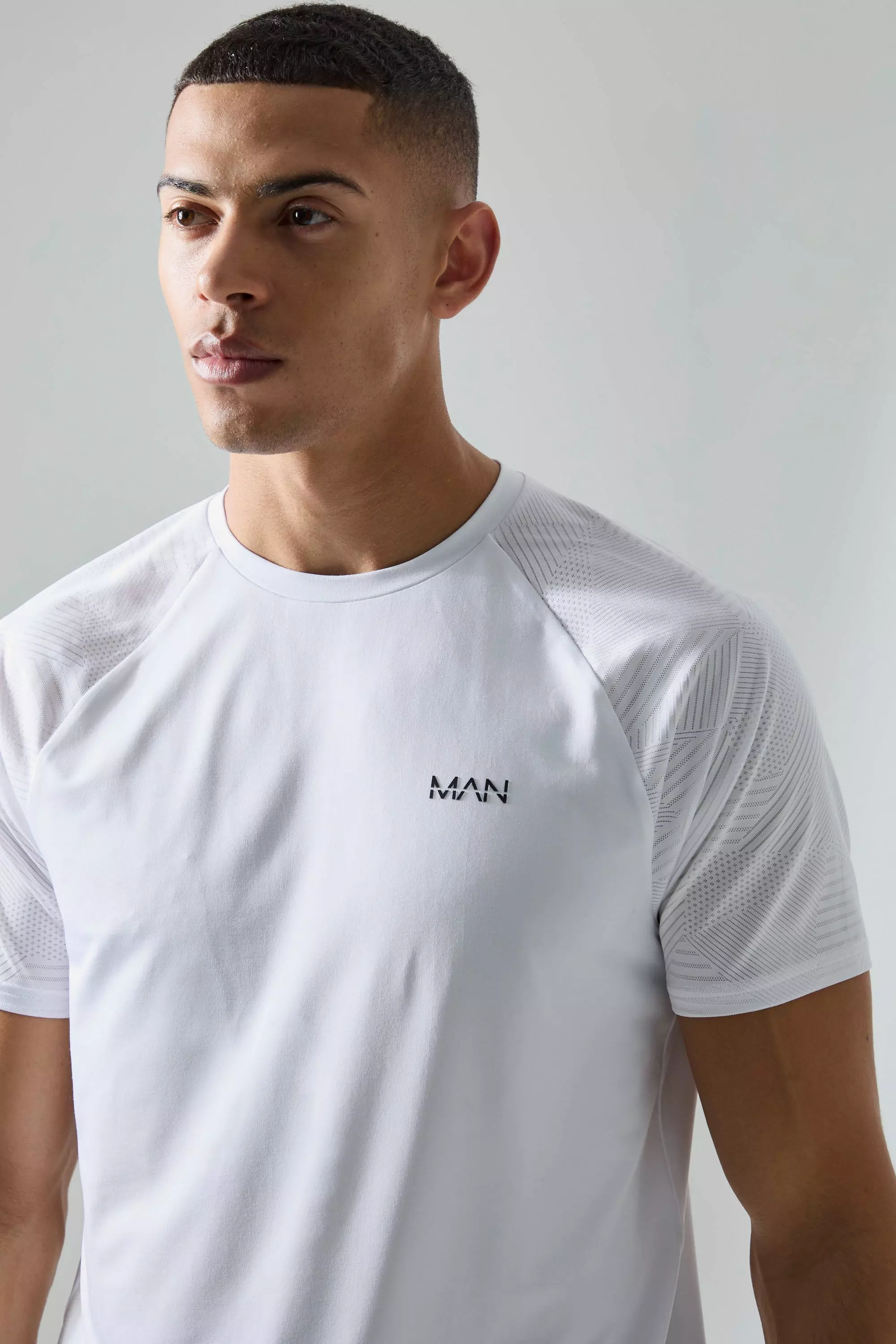 Man Active Geo Jacquard Reg Fit T-shirt White