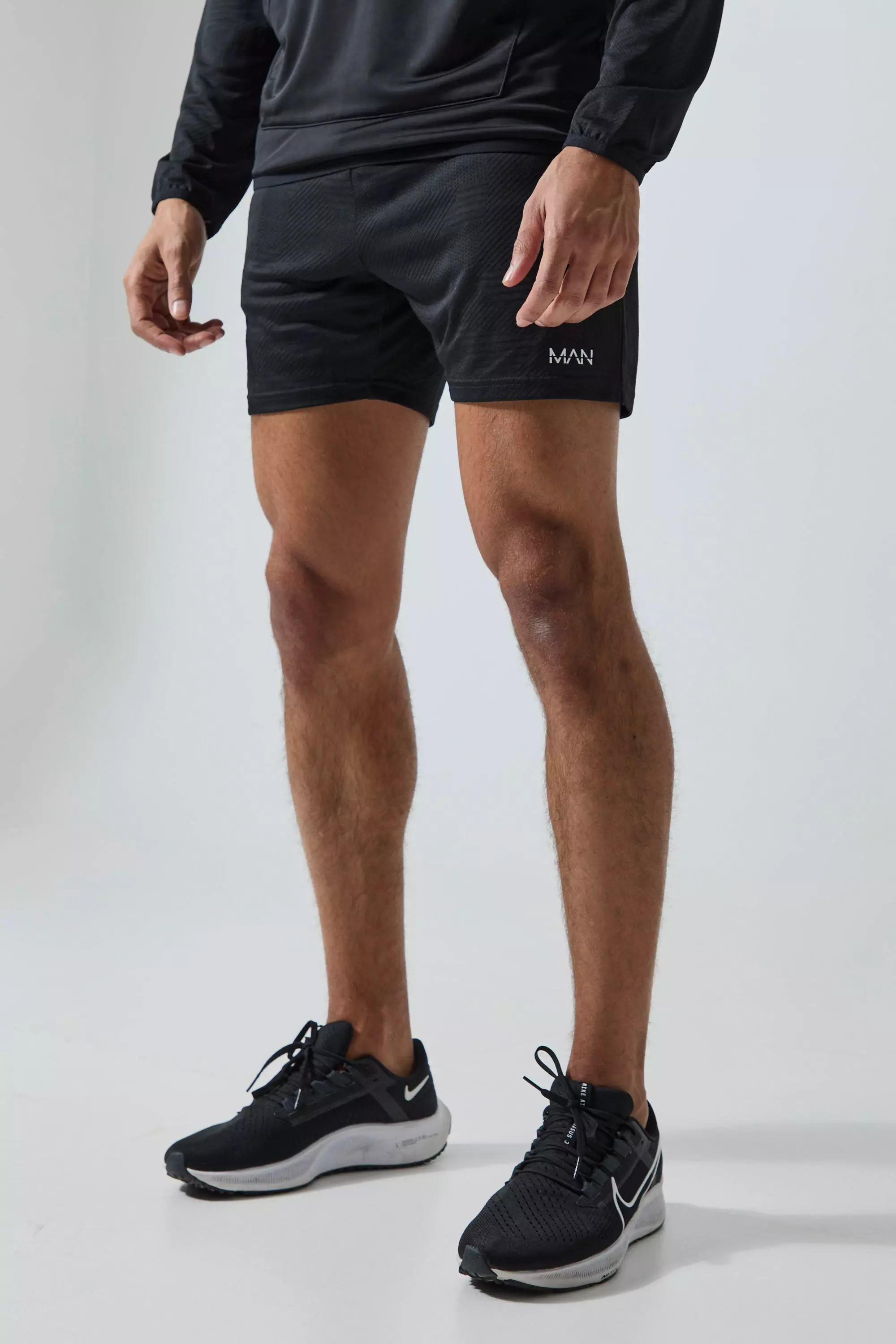 Black Man Active Geo Jacquard 5inch Shorts alternative image