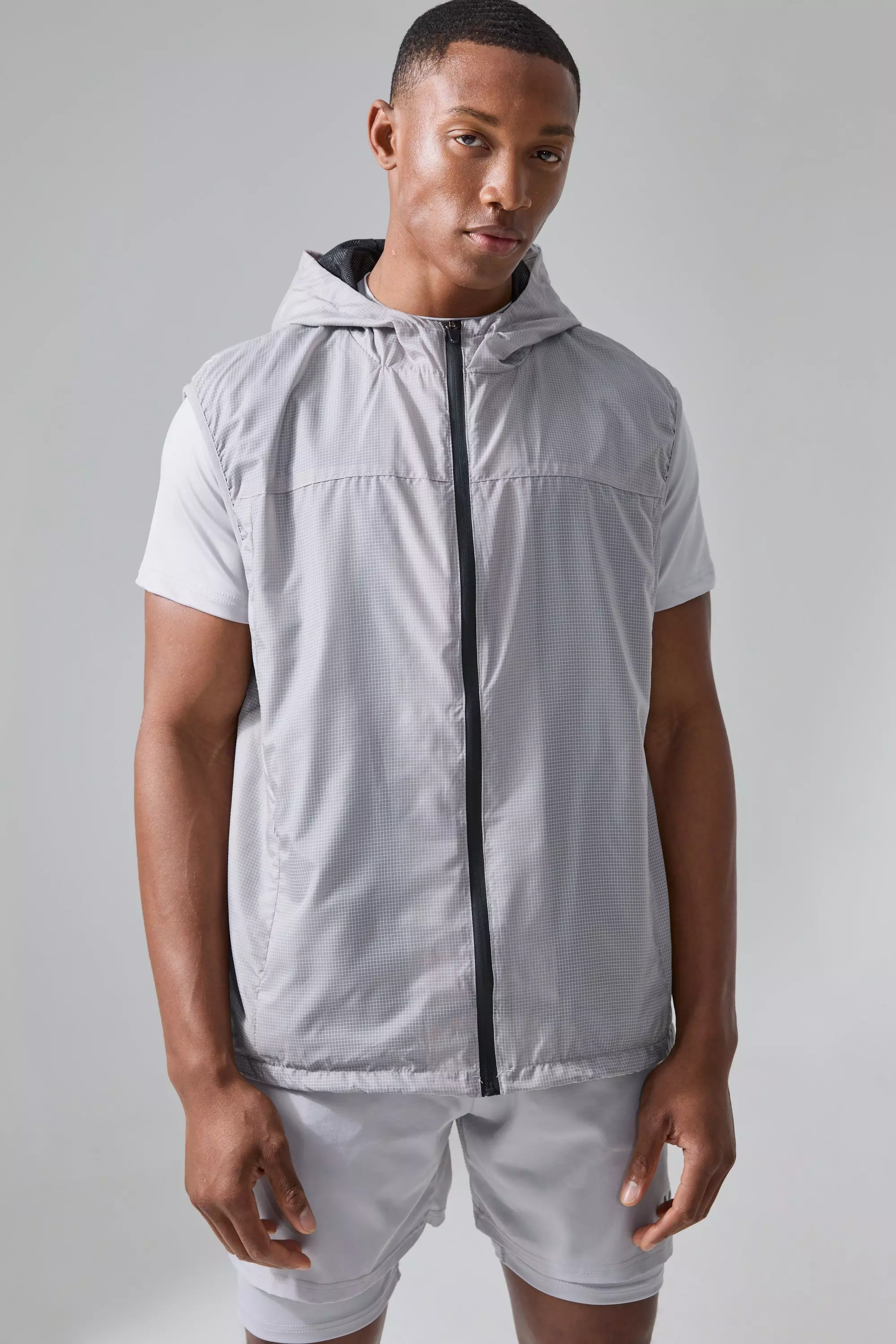 Man Active Weste mit Mesh-Futter und Kapuze, Black alternatives Bild