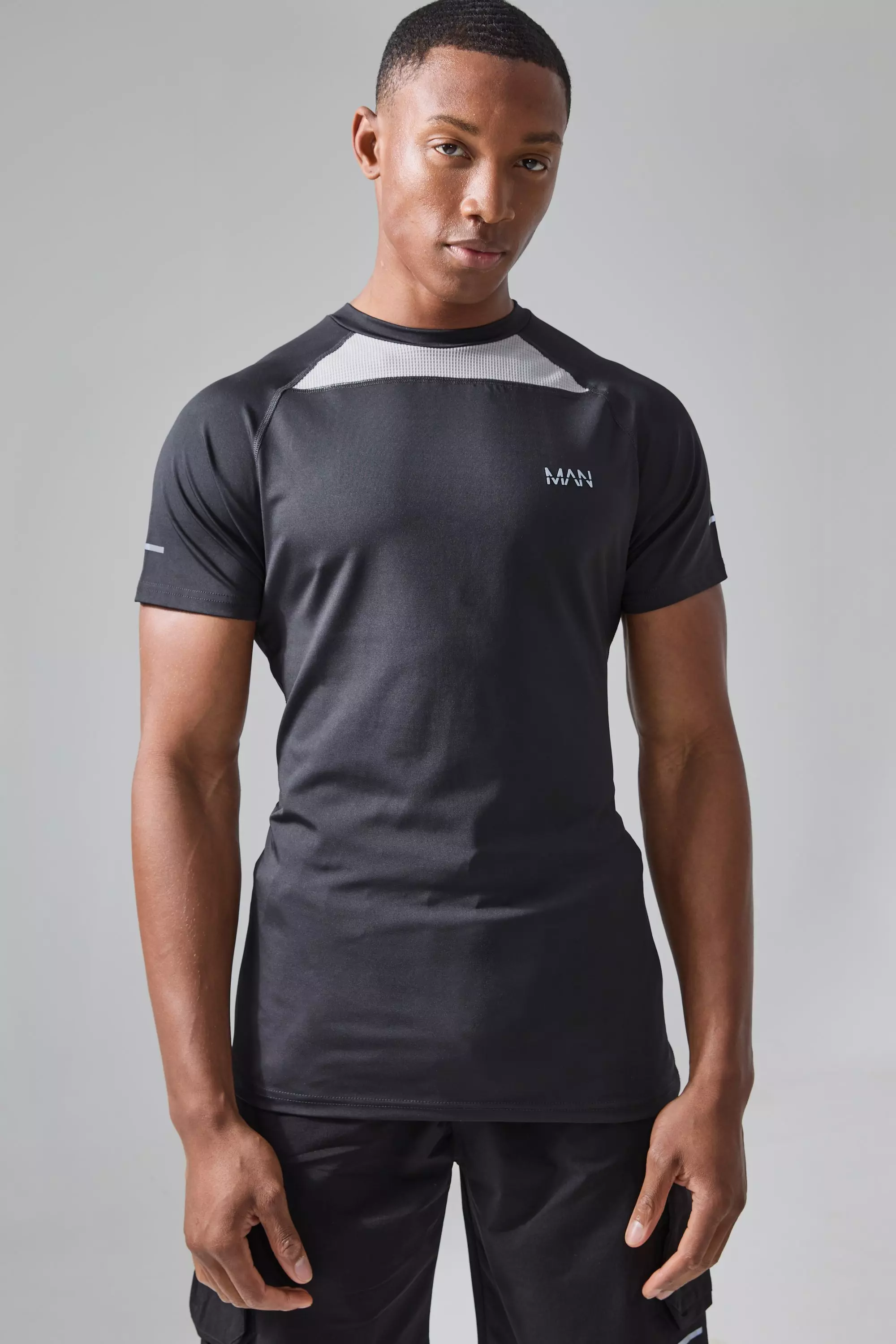 Man Active Muscle Fit Textured T-shirt Black