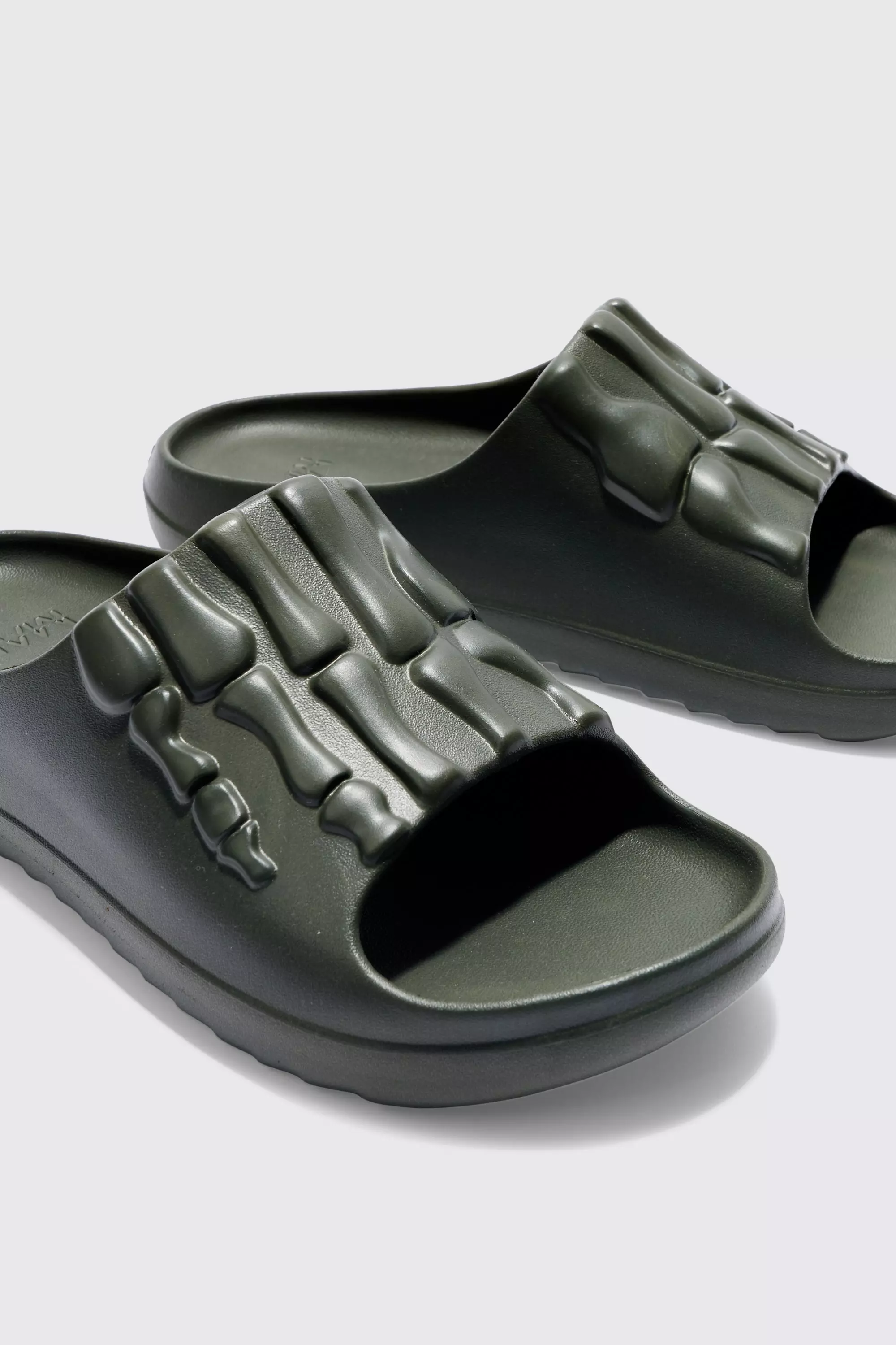 Perforierte Slides mit Skelett-Print, Khaki alternatives Bild