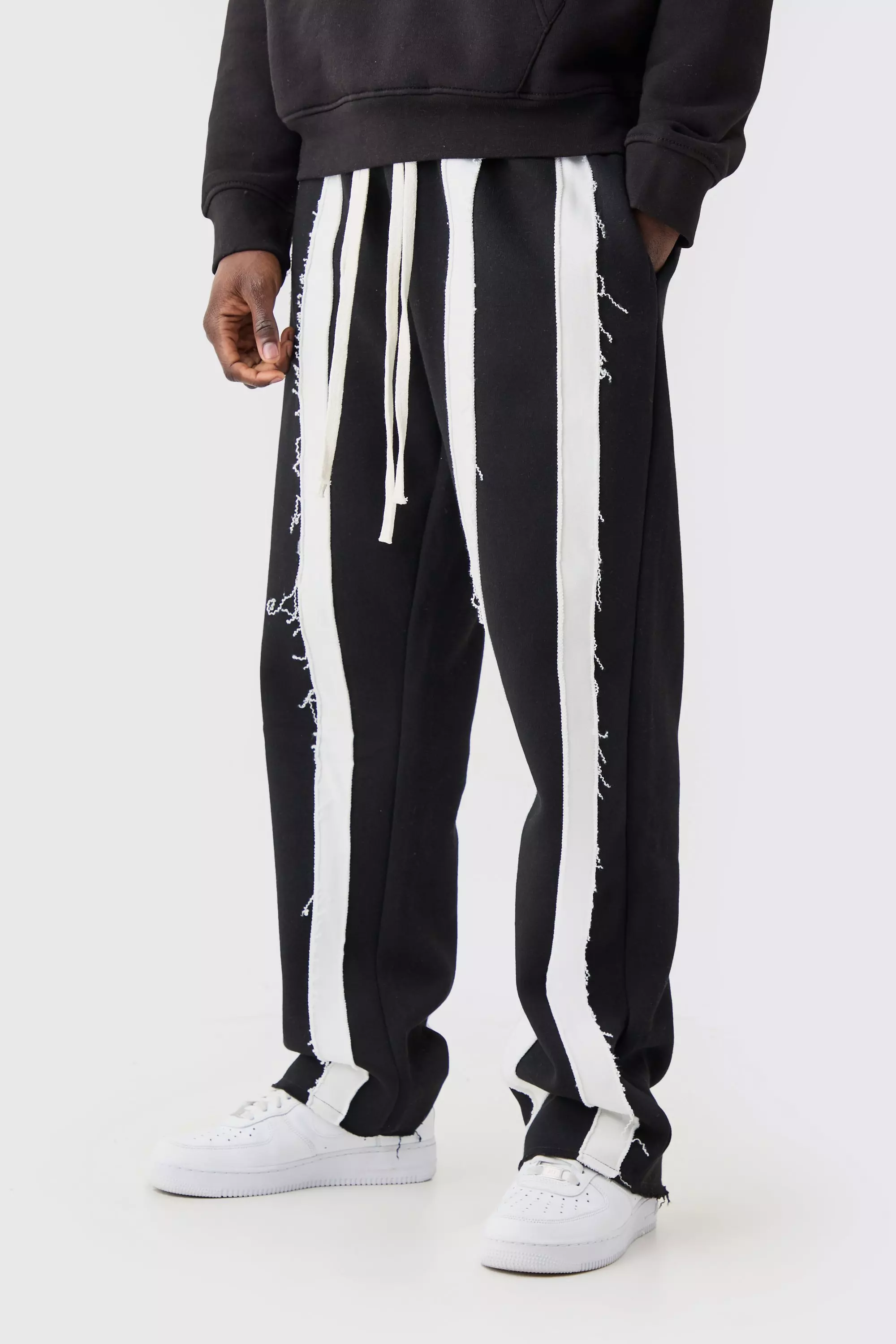 Lockere gestreifte Jogginghose mit rohem Saum, Black alternatives Bild