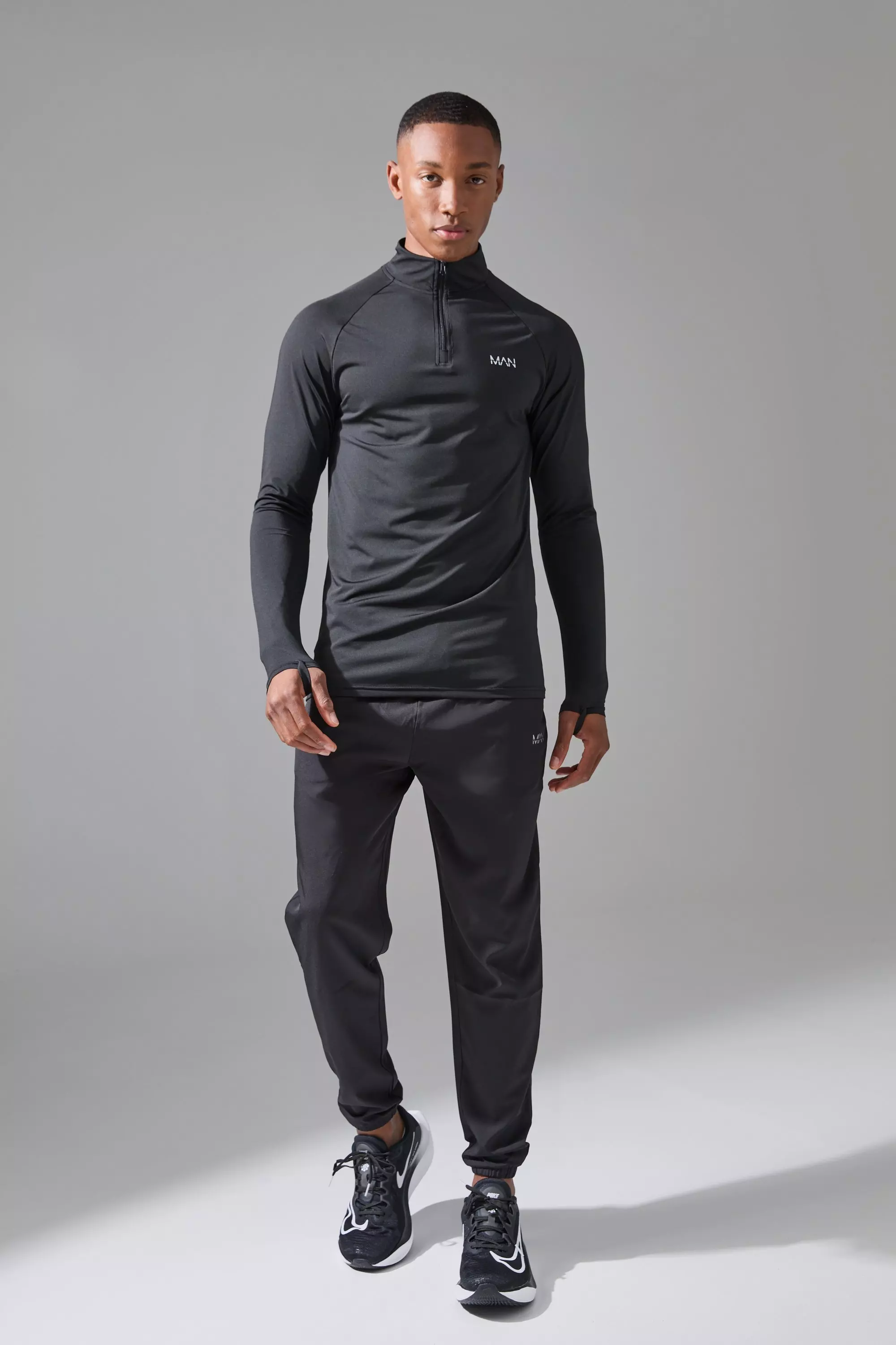 Man Active Quarter Zip and Sweatpants Tracksuit Black