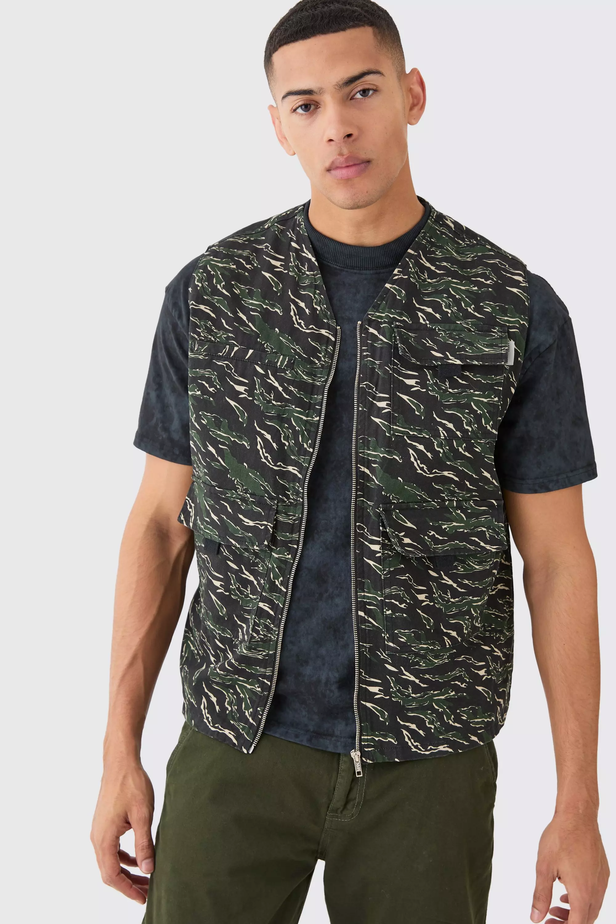 Camo Twill Utility Vest In Black Black