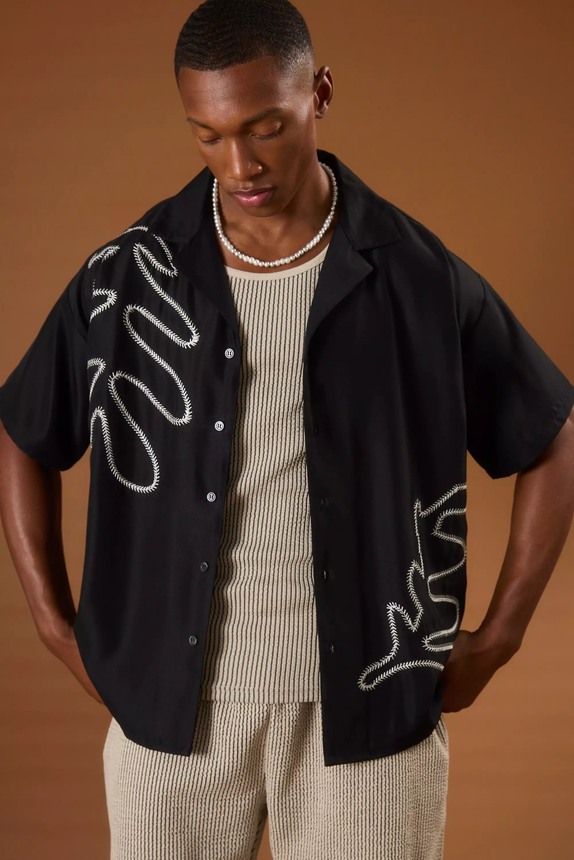 Black Boxy Soft Twill Cartoon Leaf Embroidered Shirt alternative image