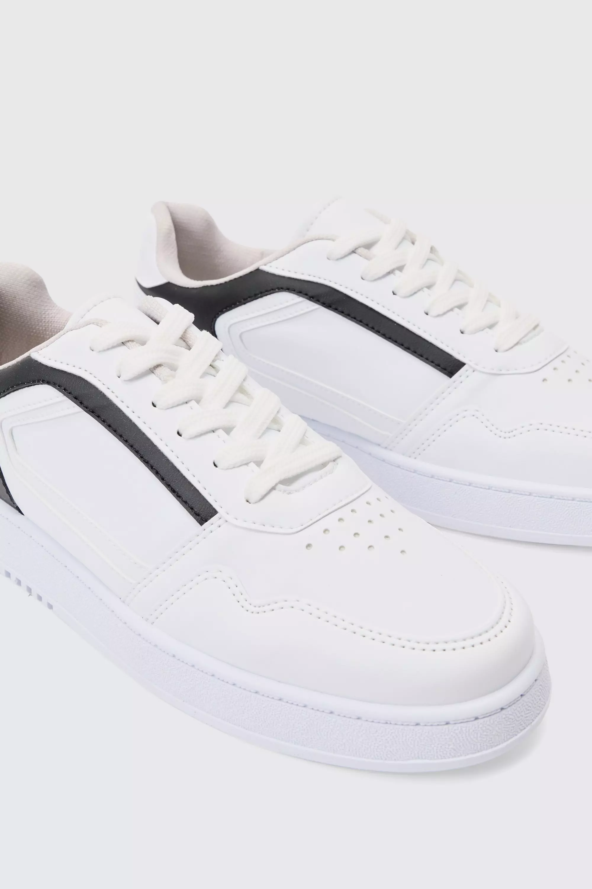 Klobige Sneaker mit Kontrast-Einsatz, Black alternatives Bild